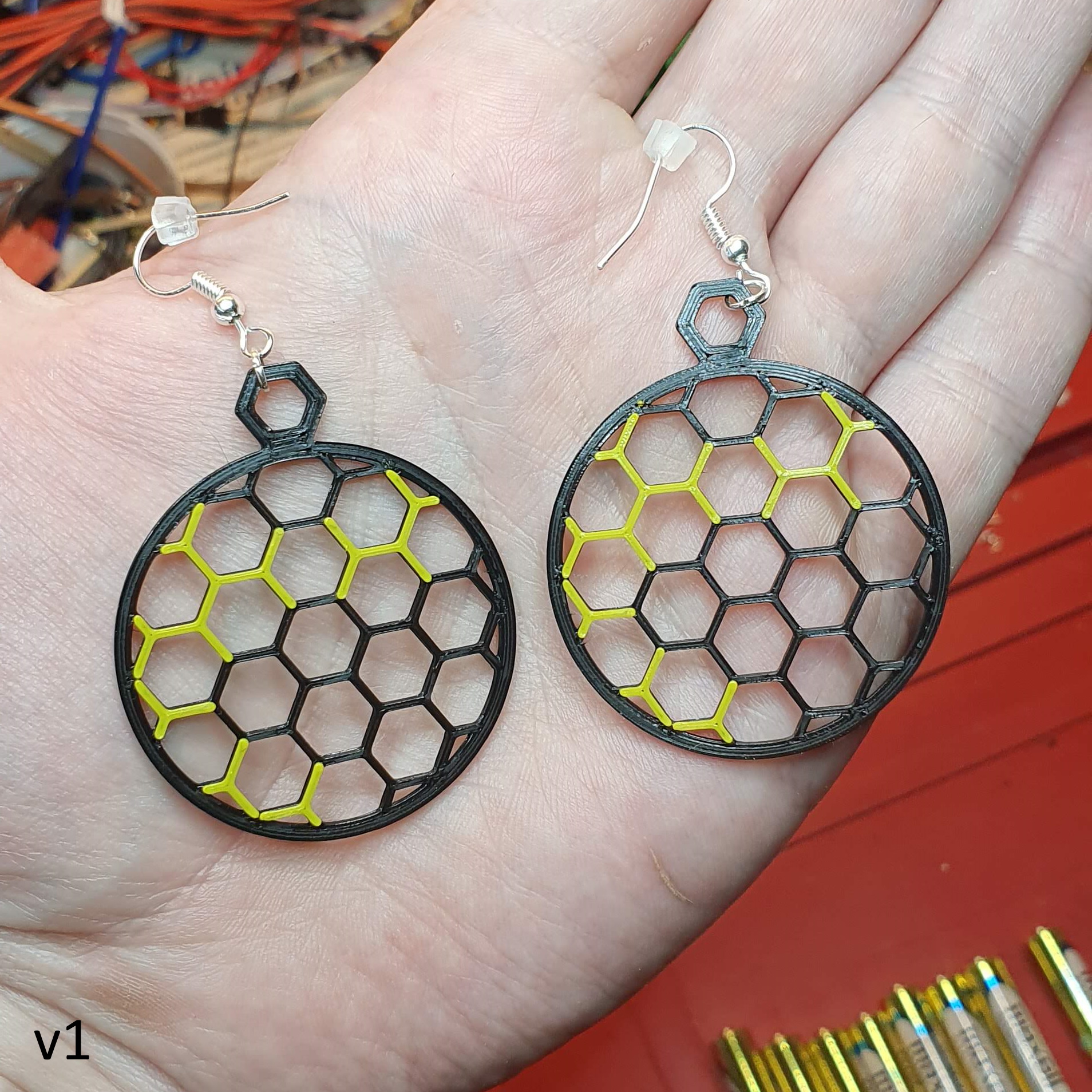 Miniatura 2 do modelo 3D Honeycomb earrings