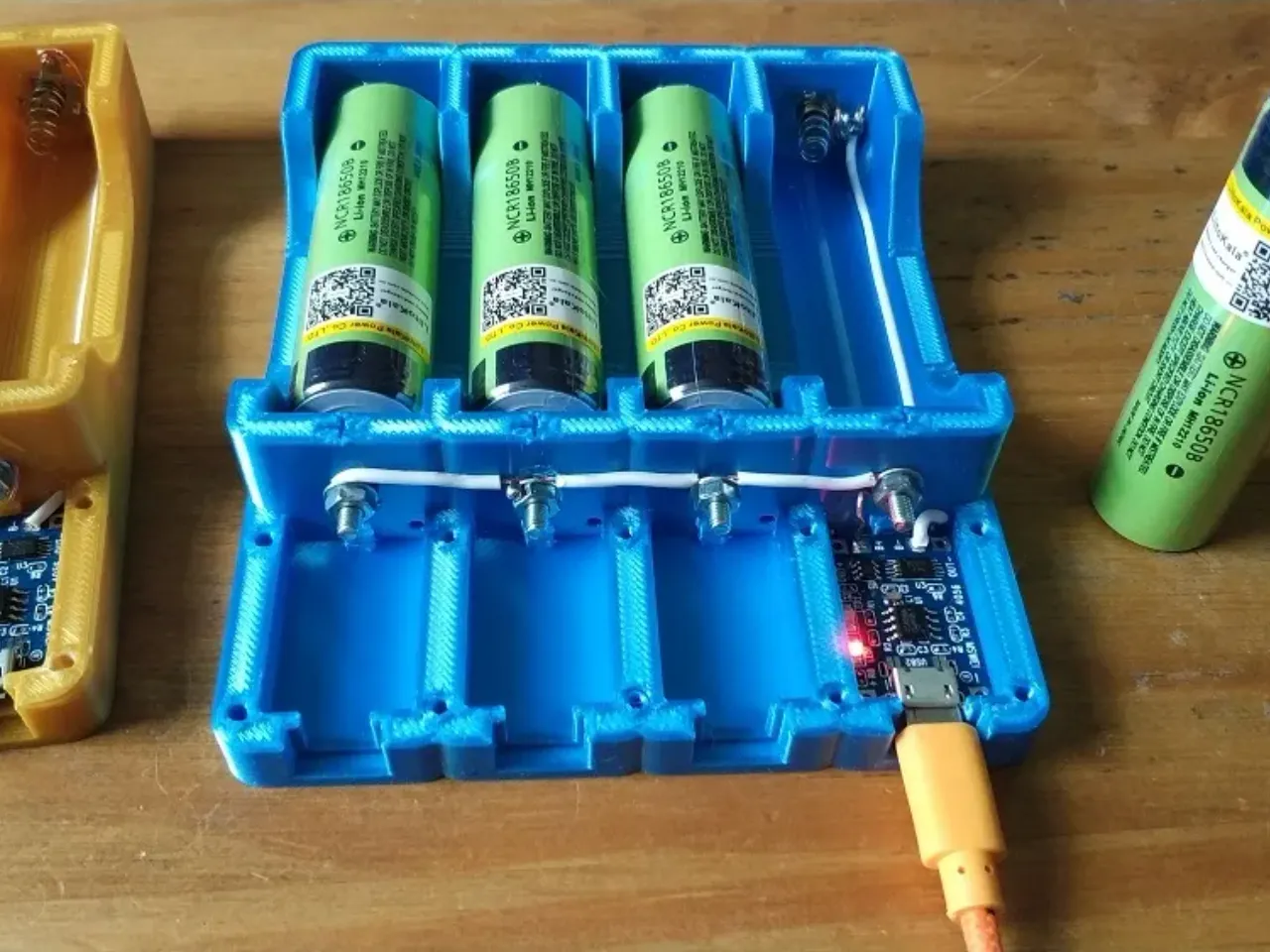 4x 18650 Multiple Battery Charger With