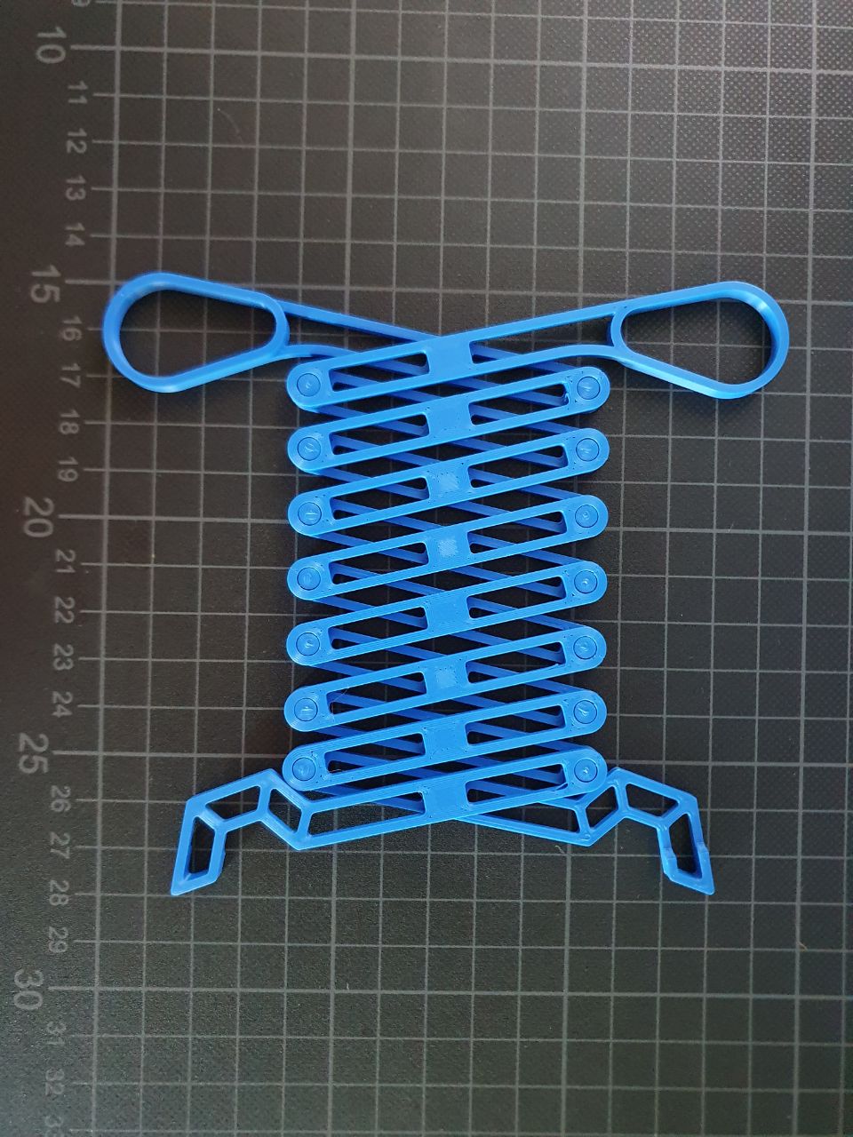 Claw (scissor)
