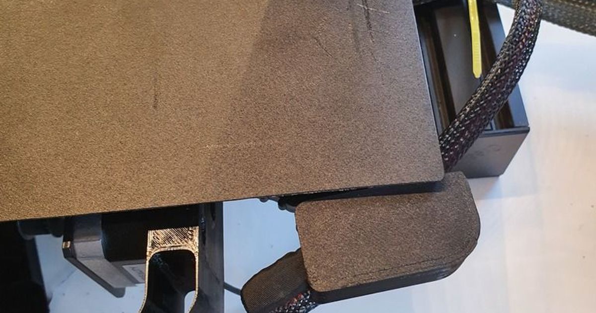 Ender 3 (Pro) 90° Heated Bed Cable Strain Relief by Crys' Livingroom