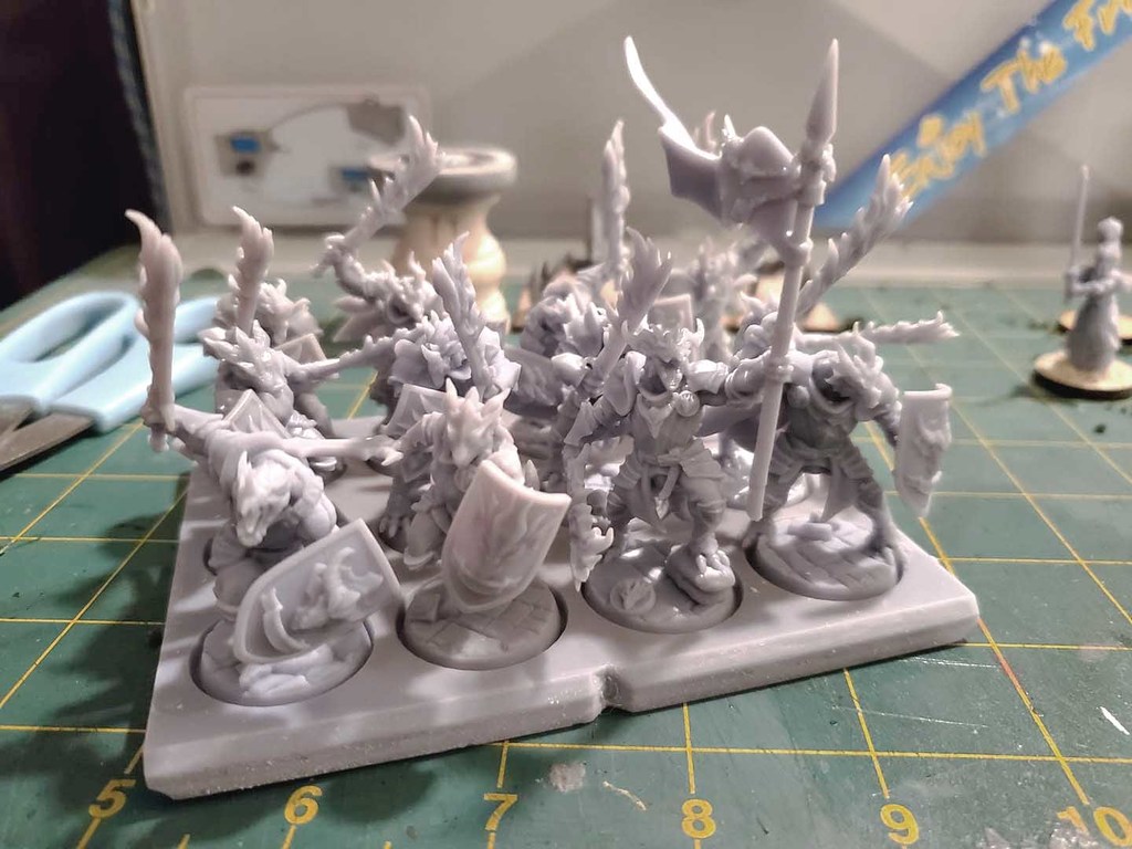 Kings of War Heavy Infantry Stand Base Tray for 25mm Round Base Miniatures