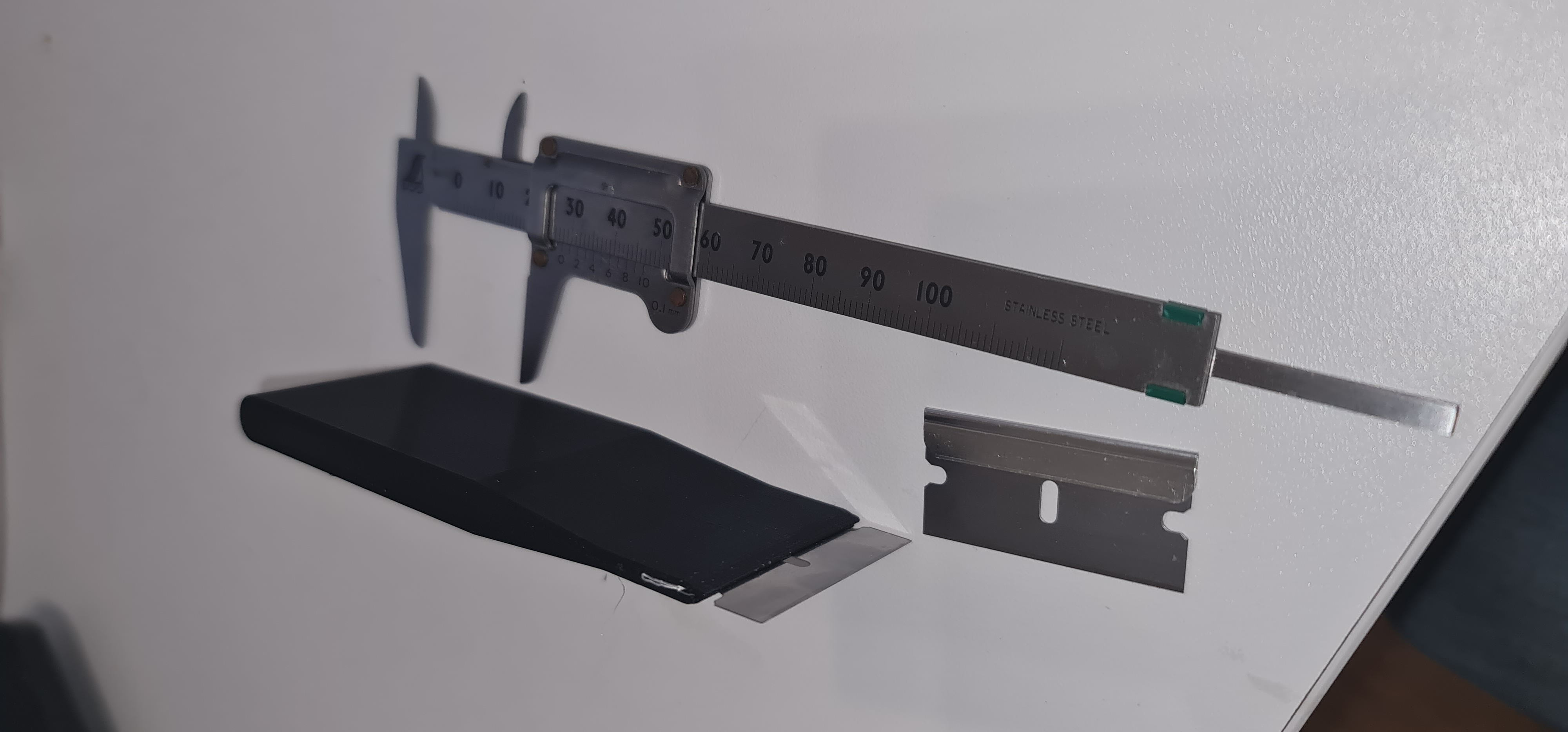 Miniatura 2 do modelo 3D Razor Blade Scraper Holder