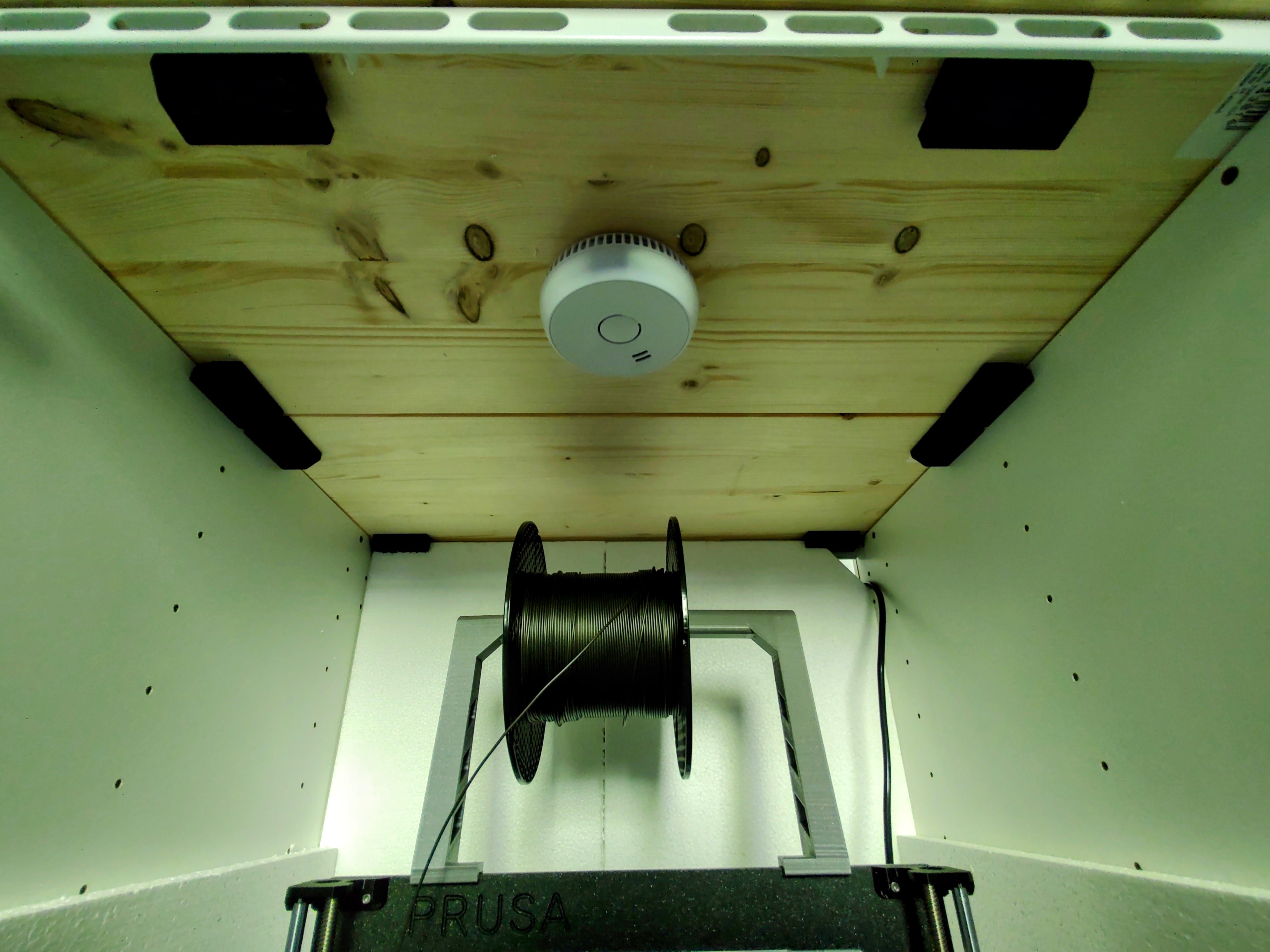 Mounting block for a lid to make an enclosure with the IKEA Metod Cabinet