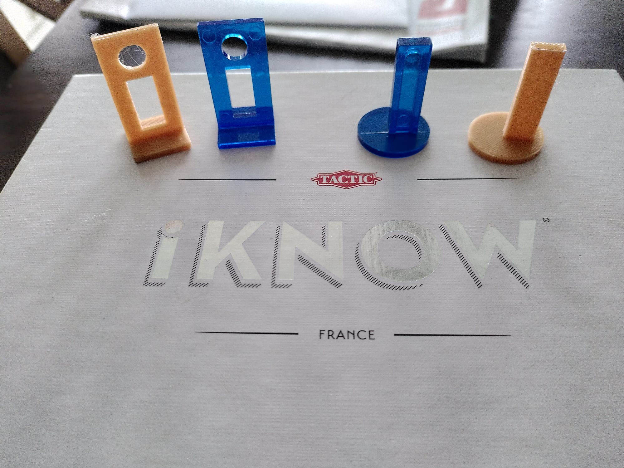"I Know!" Games parts (pawns and coins)