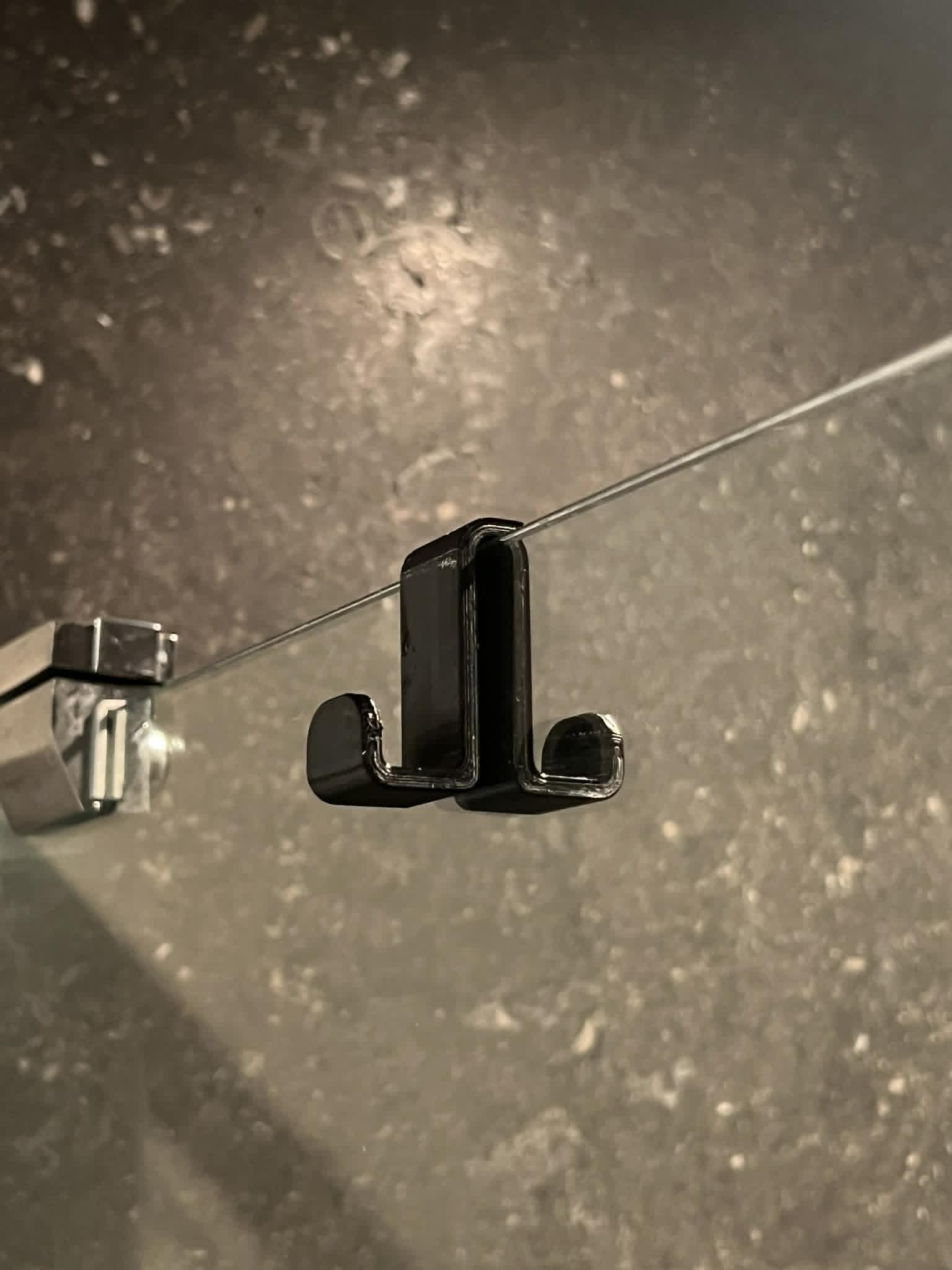 Miniatura 2 do modelo 3D Double shower hook