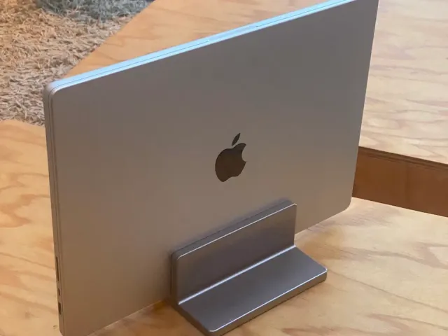 Macbook Pro 2021 stand (14 & 16 inch)