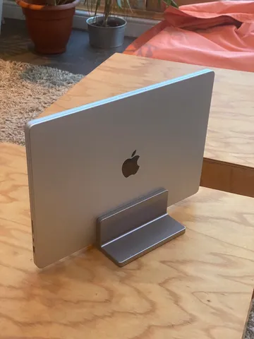 Macbook Pro 2021 stand (14 & 16 inch)