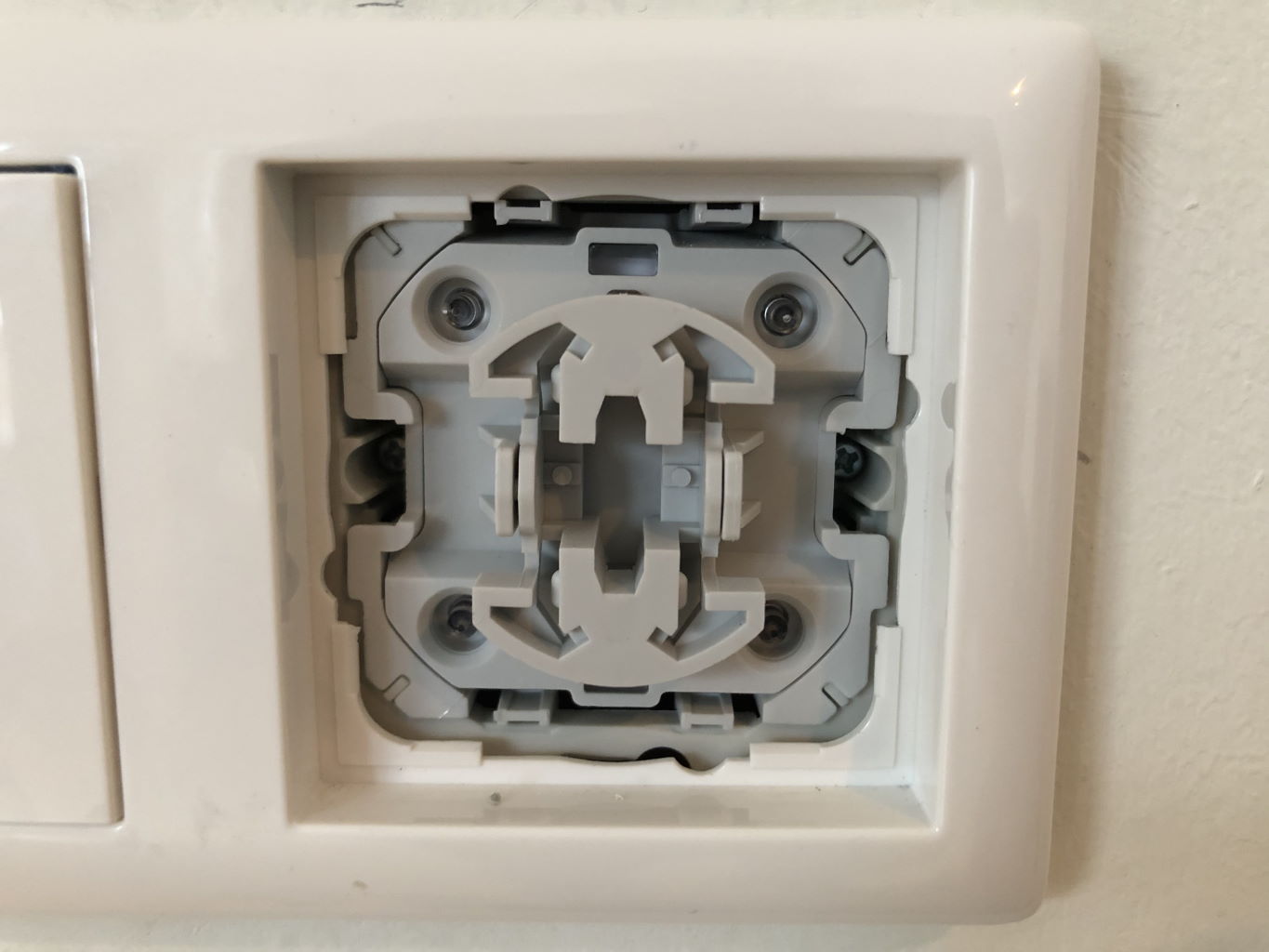 Gira button for Fibaro Walli dimmer