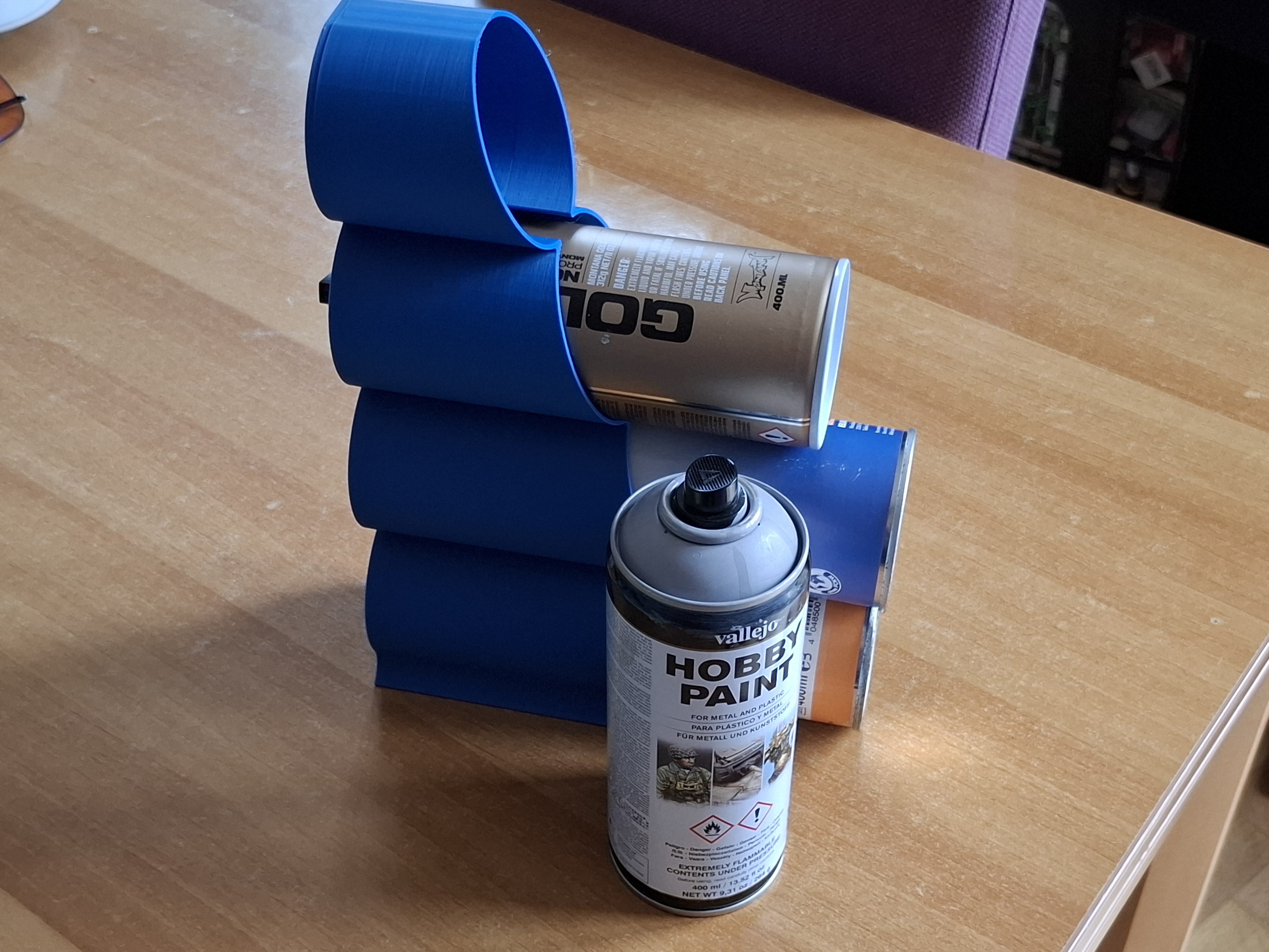 Rack for lying down paint spray cans