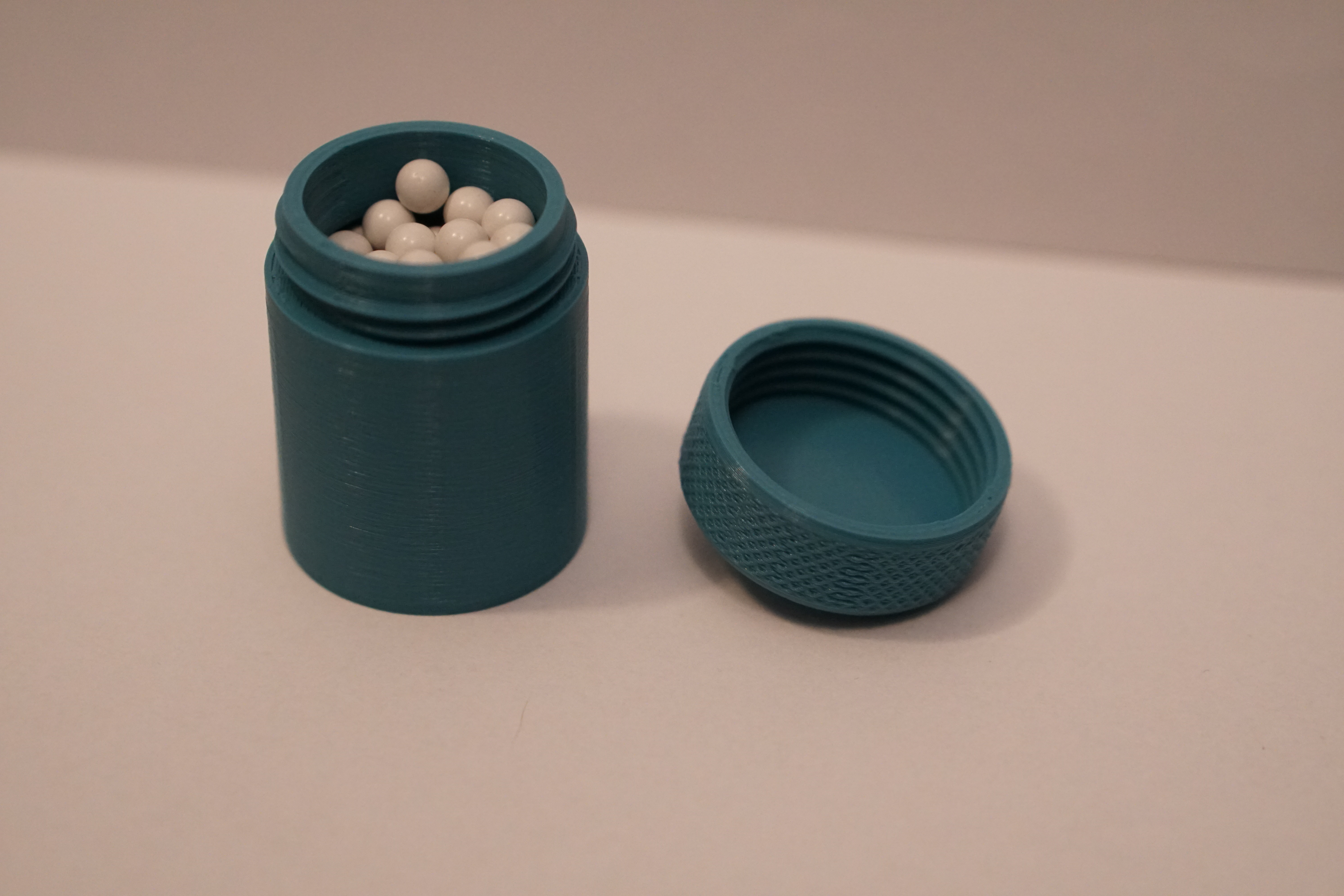 Miniatura 5 do modelo 3D Threaded container