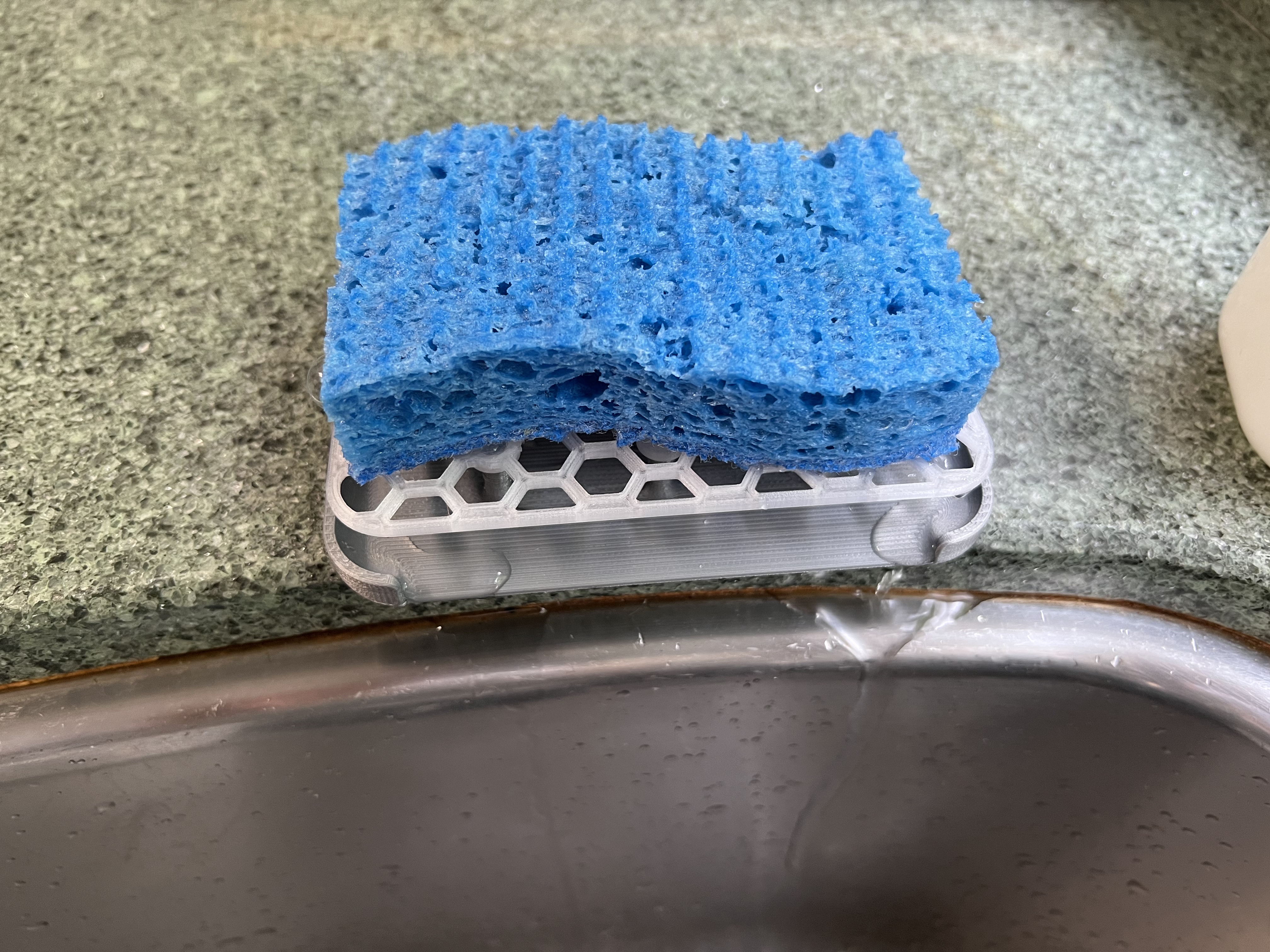 Miniatura 3 do modelo 3D Draining Soap/Sponge Dish