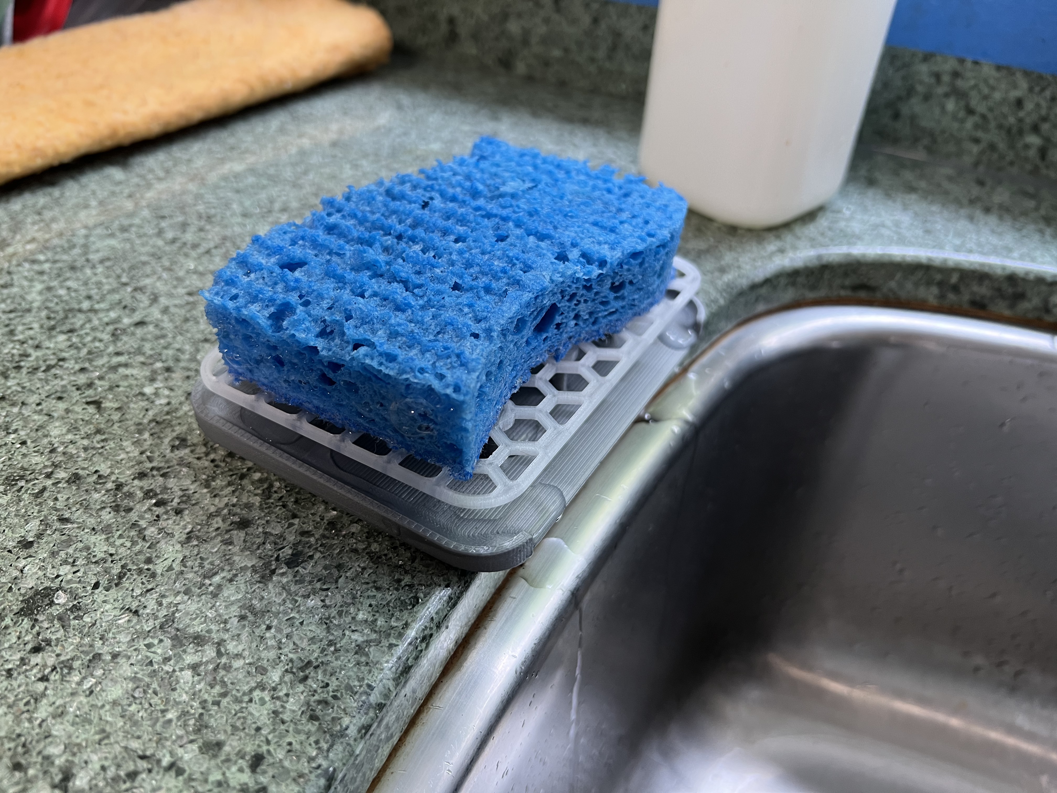 Miniatura 2 do modelo 3D Draining Soap/Sponge Dish