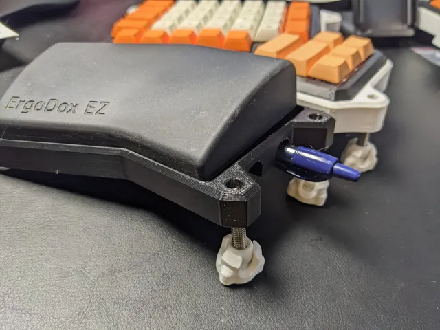 Ergodox EZ wing rist rest tilt adjustment frame