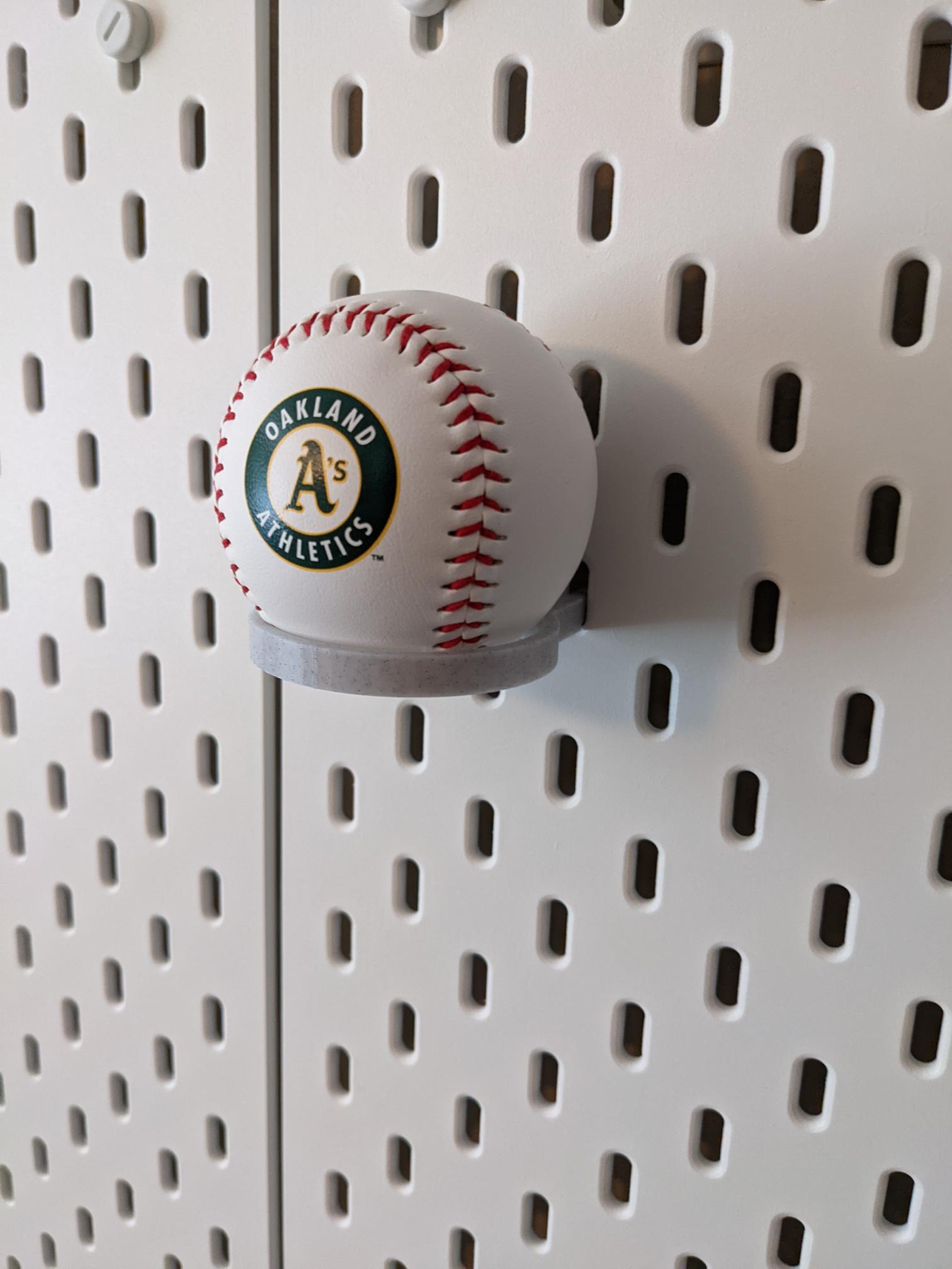 Skadis baseball display