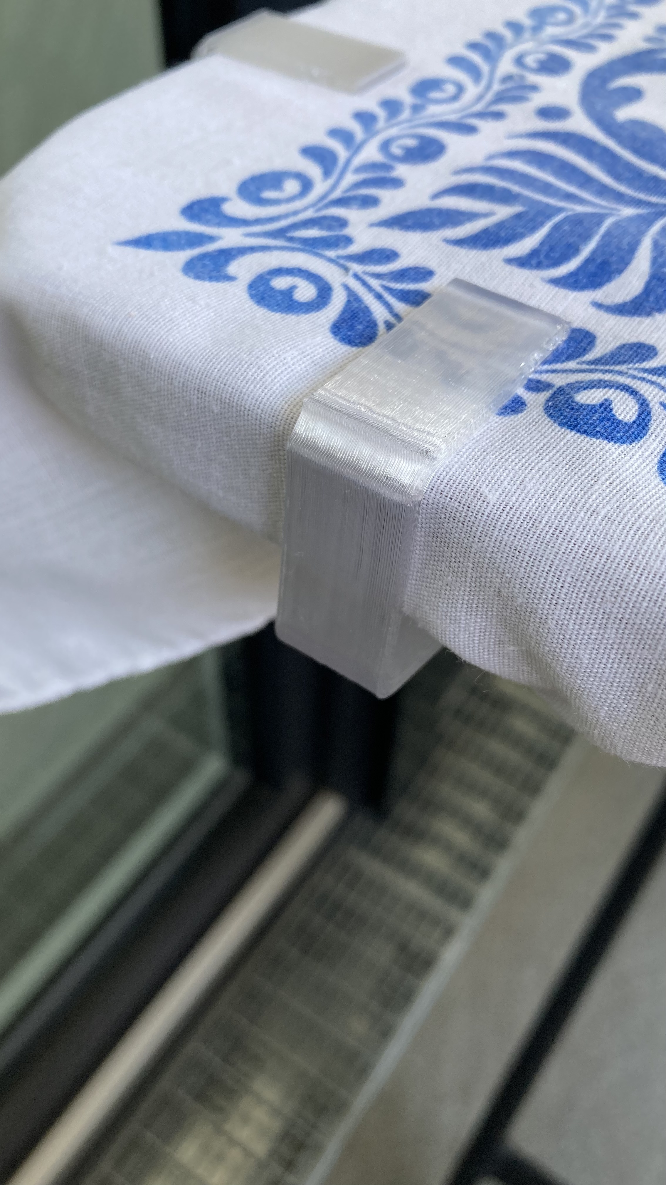 tablecloth clamp