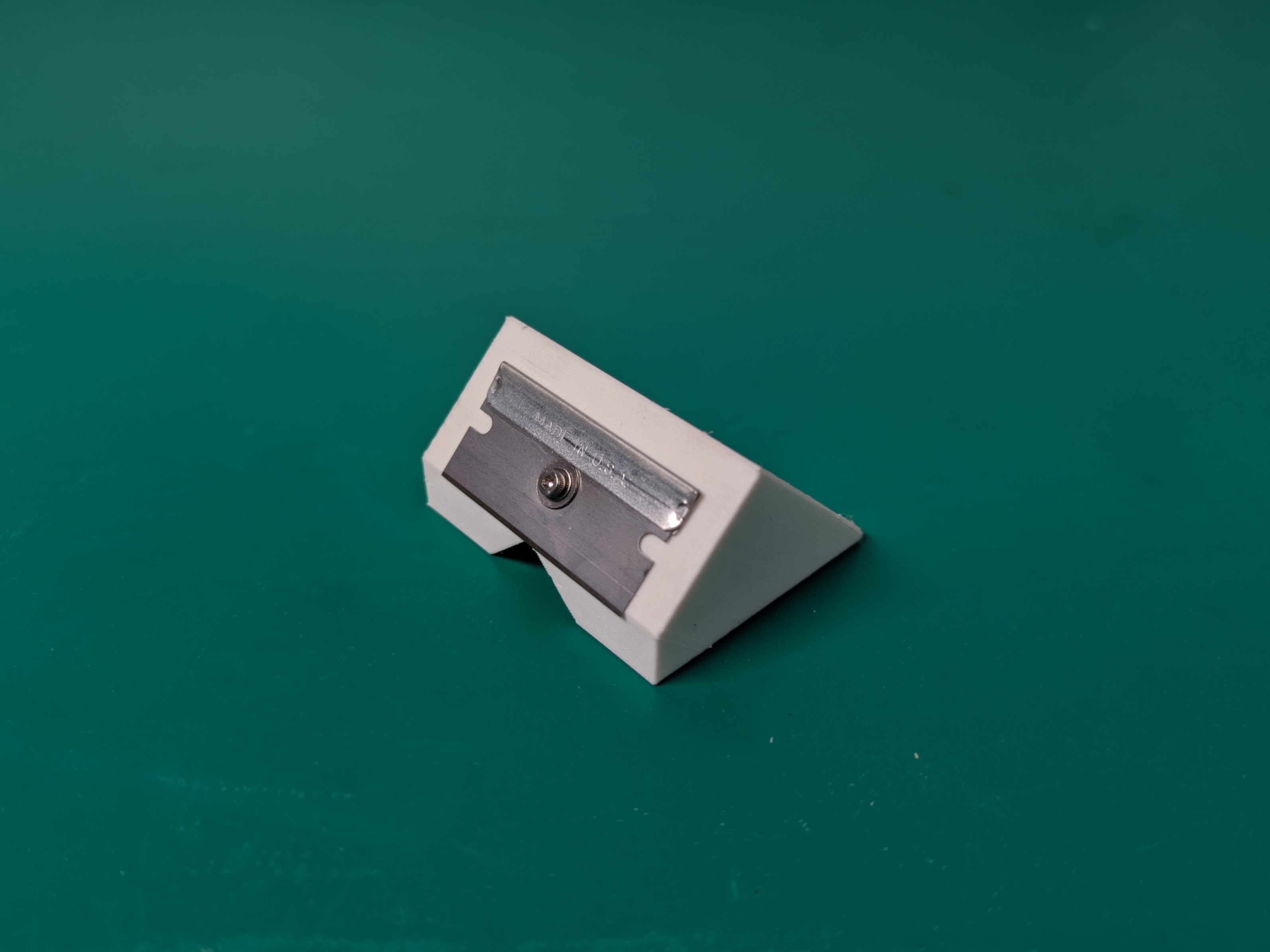 Miniatura 4 do modelo 3D Razor chamfer/deflash/deburr tool