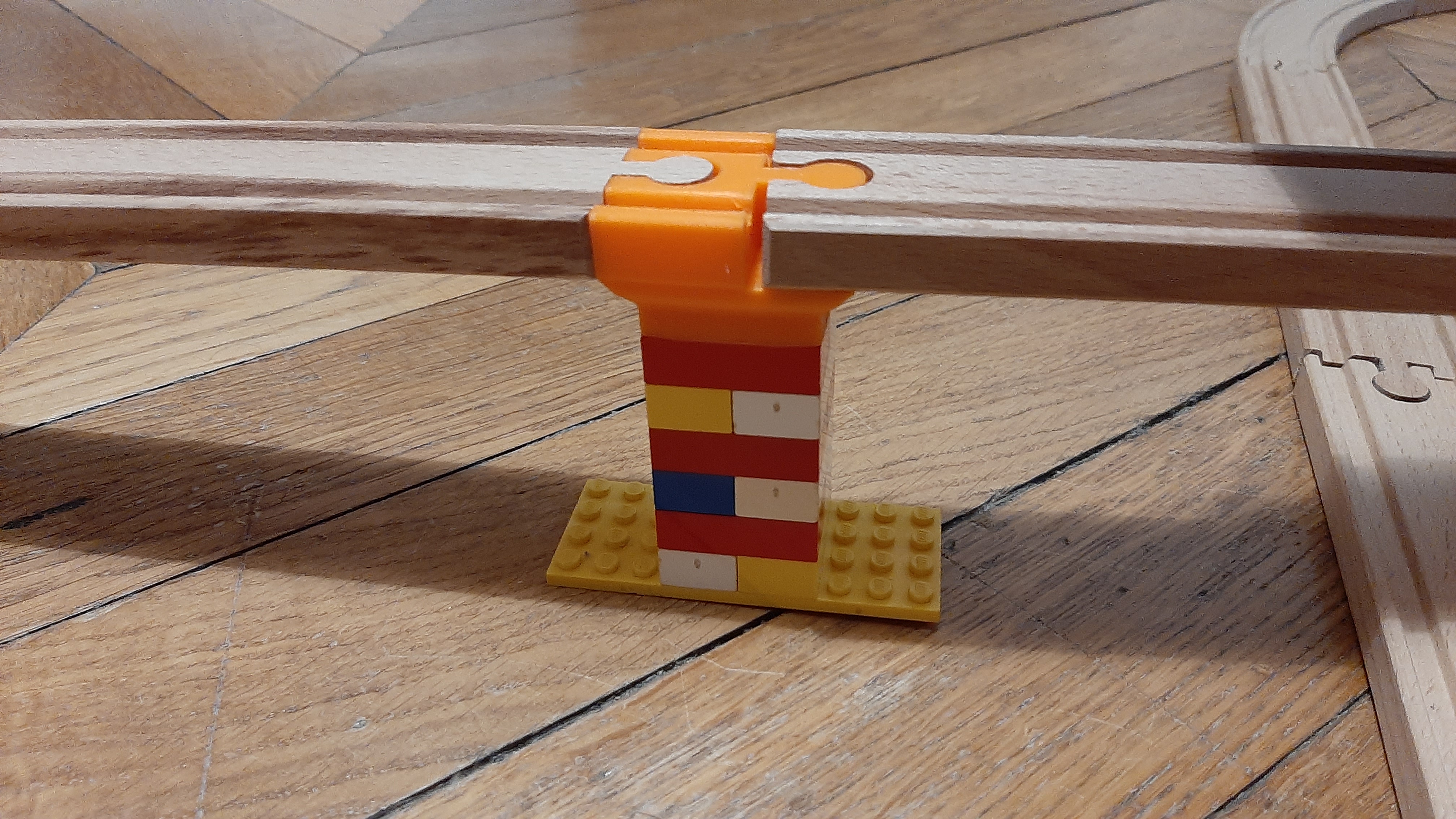 Lego adapter for brio train to build bridges