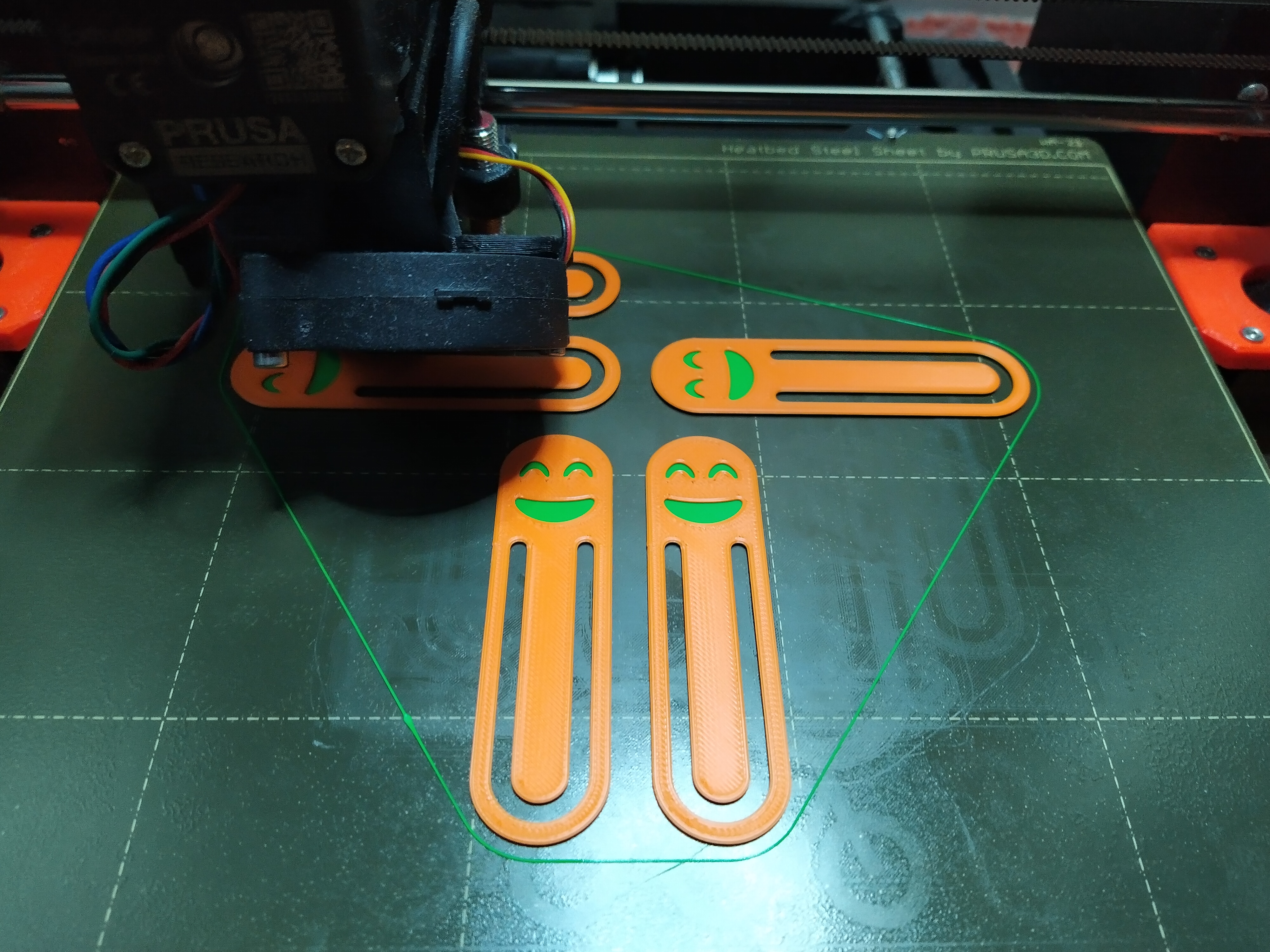 Miniatura 4 do modelo 3D Bookmark with smile