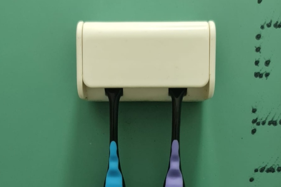 ToothBrushHolder