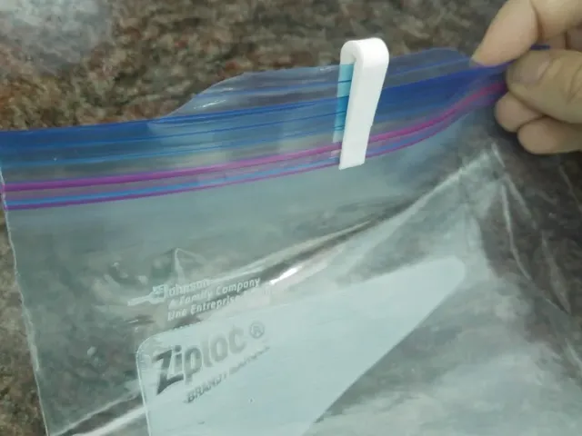 Ziploc Bag Zipper freezer with longer lip