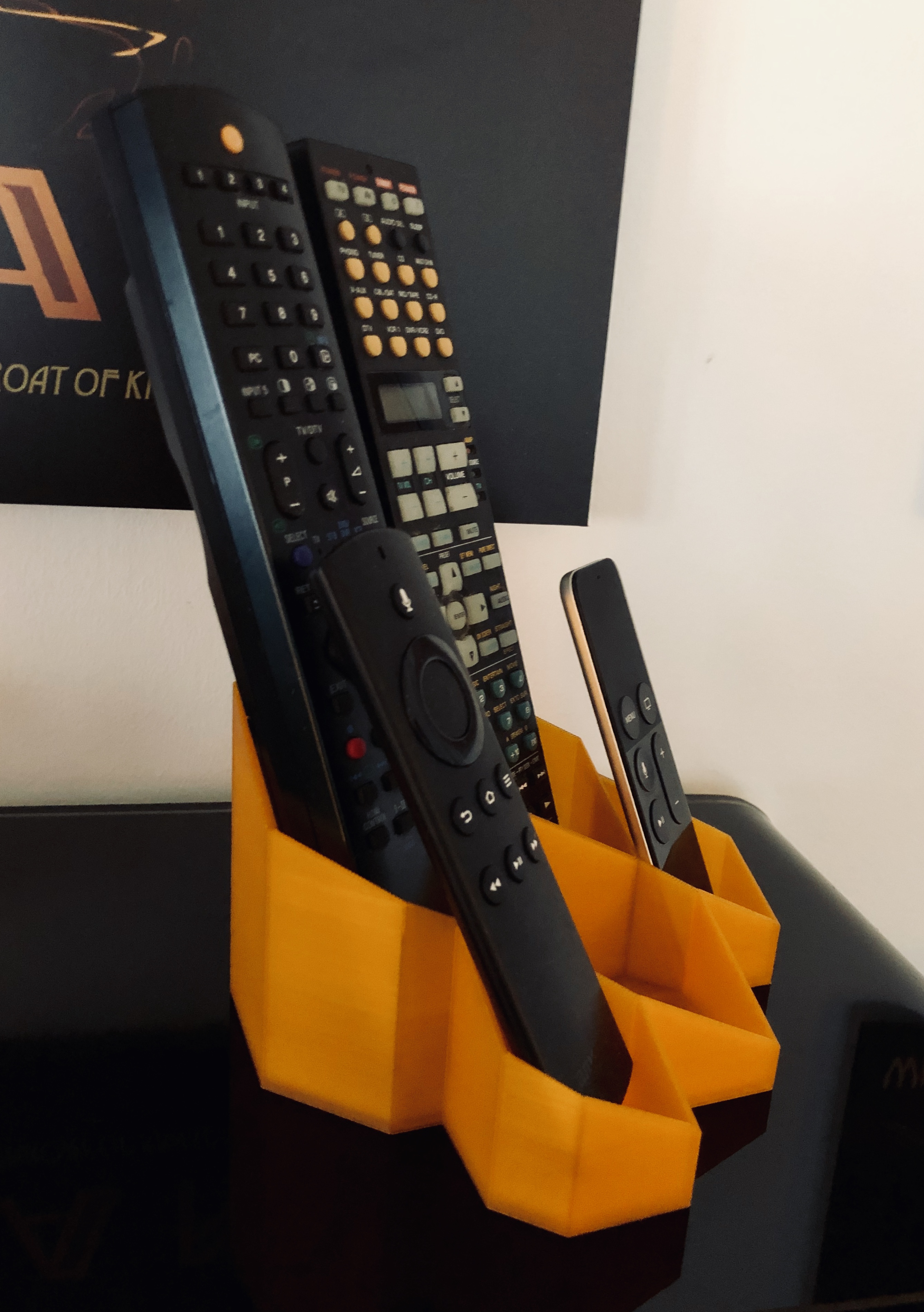 Miniatura 4 do modelo 3D Hex Remote Holder