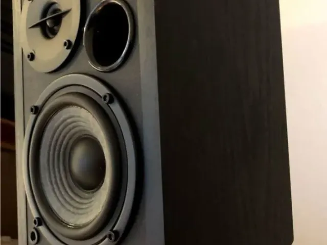 Downward-facing stand for the Edifier R1280DB bookshelf speakers