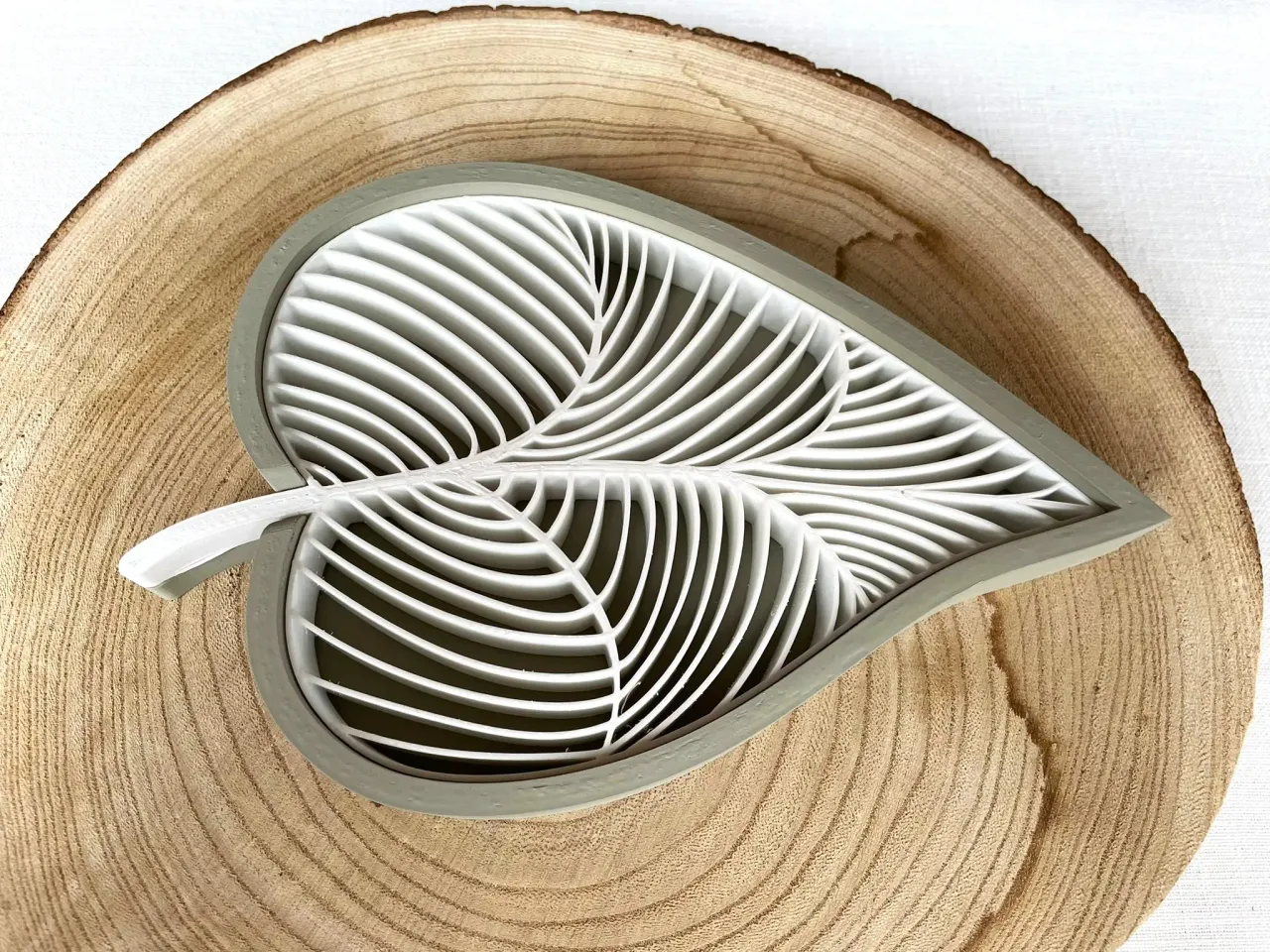 3D Printed Leaf: Self-Draining Soap Dish by bchan