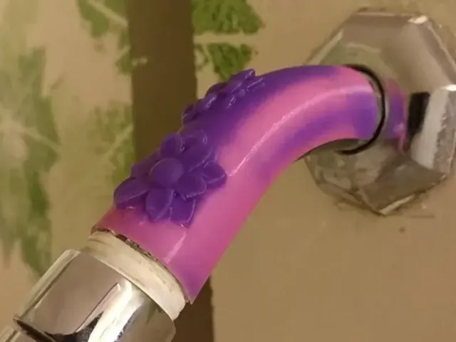 Shower pipe cover (for color change PLA)