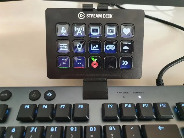 Streamdeck mount for G815