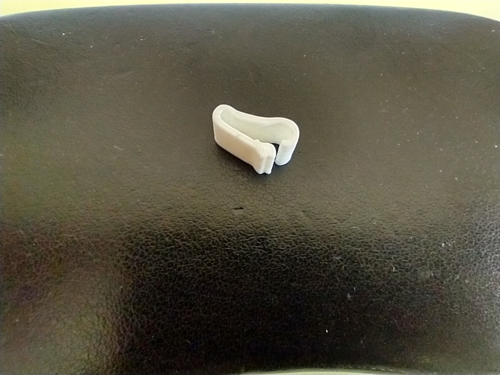 Balloon clip