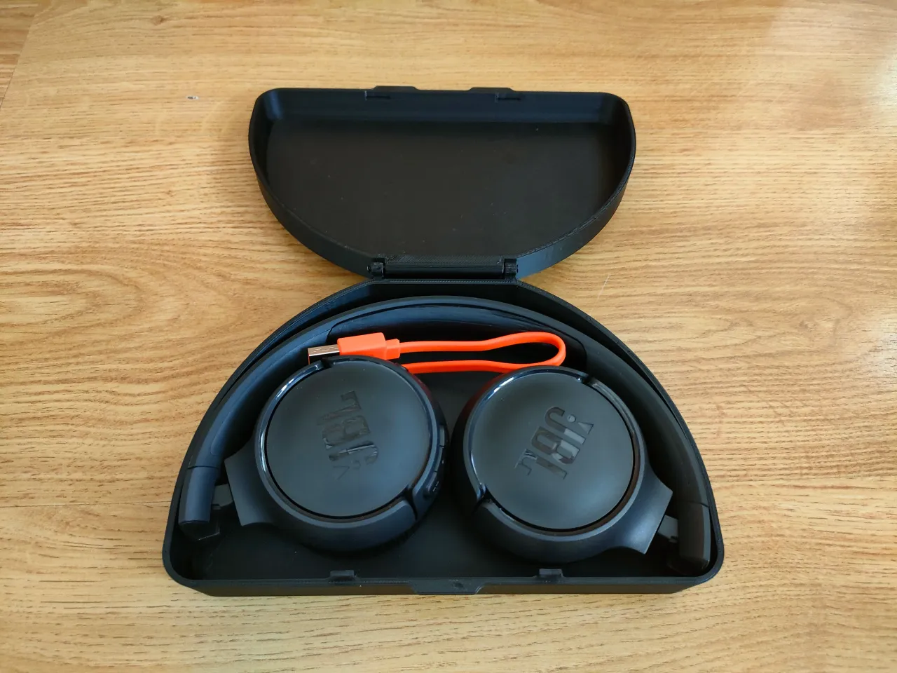 JBL Tune 500 headphones case by DGA | Download free model | Printables.com