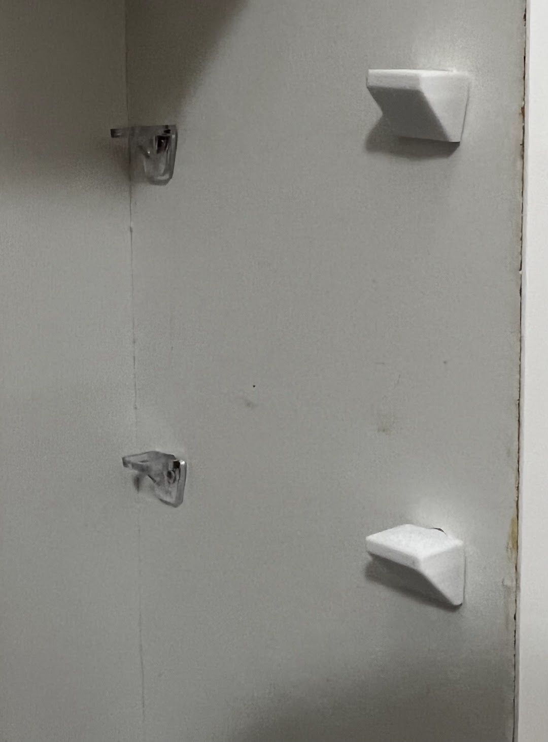 PHARMACOPOEIA SUPPORTIA Medicine shelf bracket by hollebread