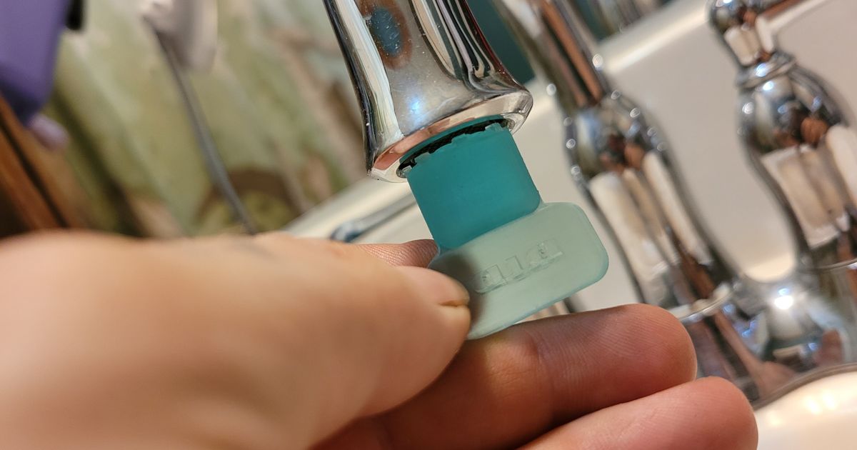 Recessed faucet aerator removal/installation tool by Gearhead