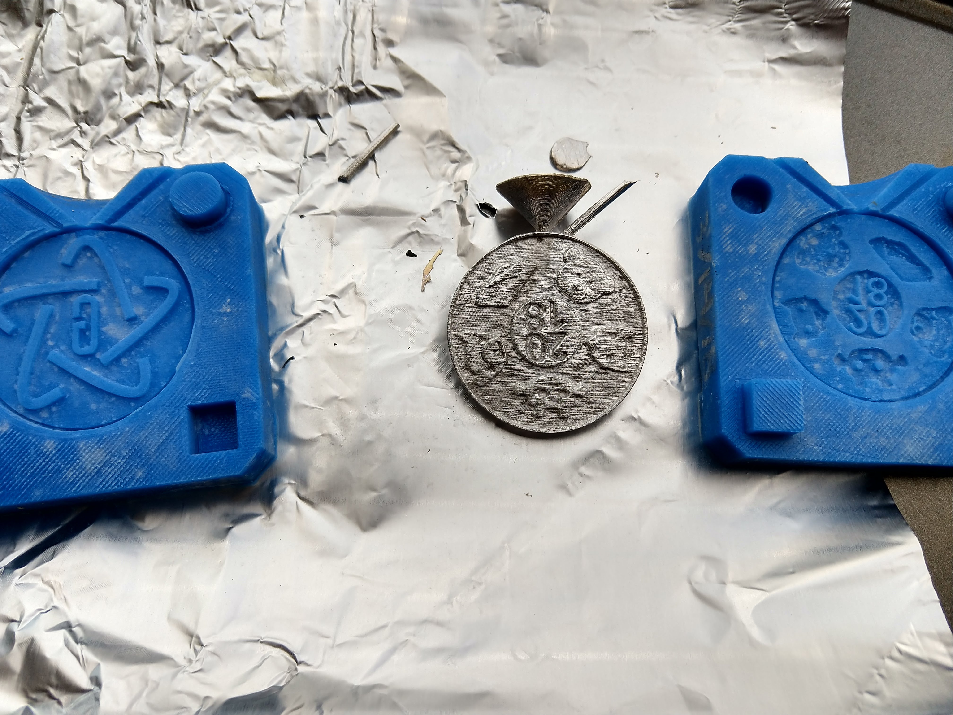 Metal cast challenge coin and mold by Gang Stead | Download free STL ...