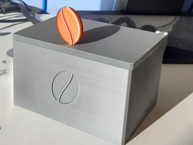 coffee storage box with magnetic closure