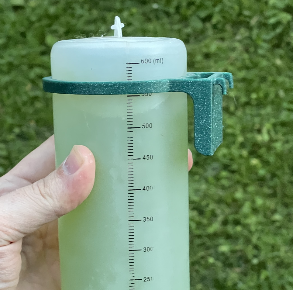 Mount for bunnies water bottle