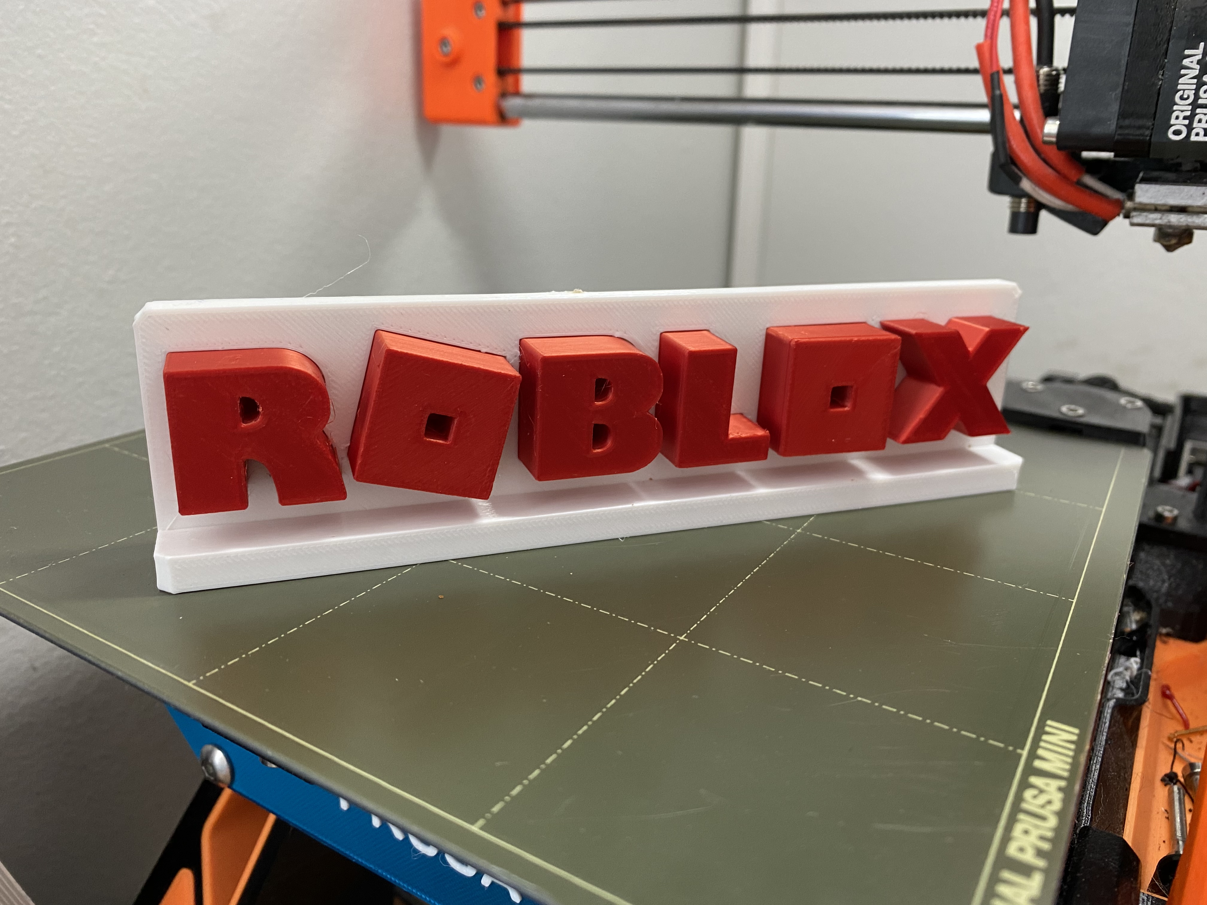 Free 3D file Roblox logo keychain 🗝️・3D printer model to