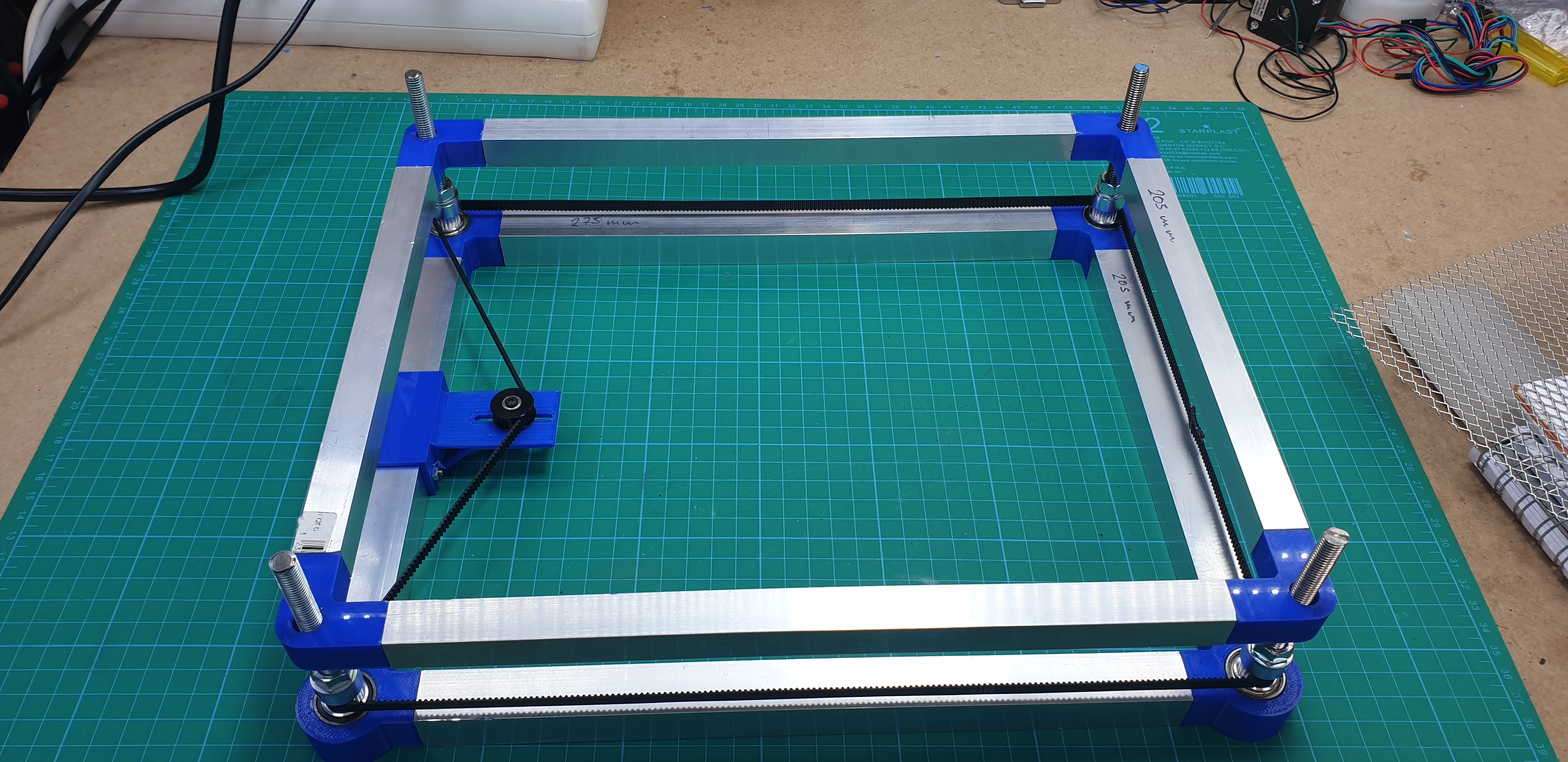 Motorized Z-Adjustable Bed for K40 Chinese Laser by SnowHead, Download  free STL model