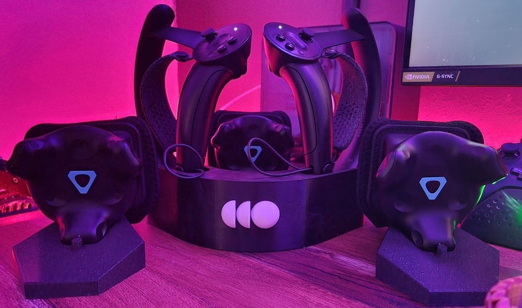 HTC Vive Tracker magnetic charging stand (Trackstrap Plus &amp; Trackbelt ...