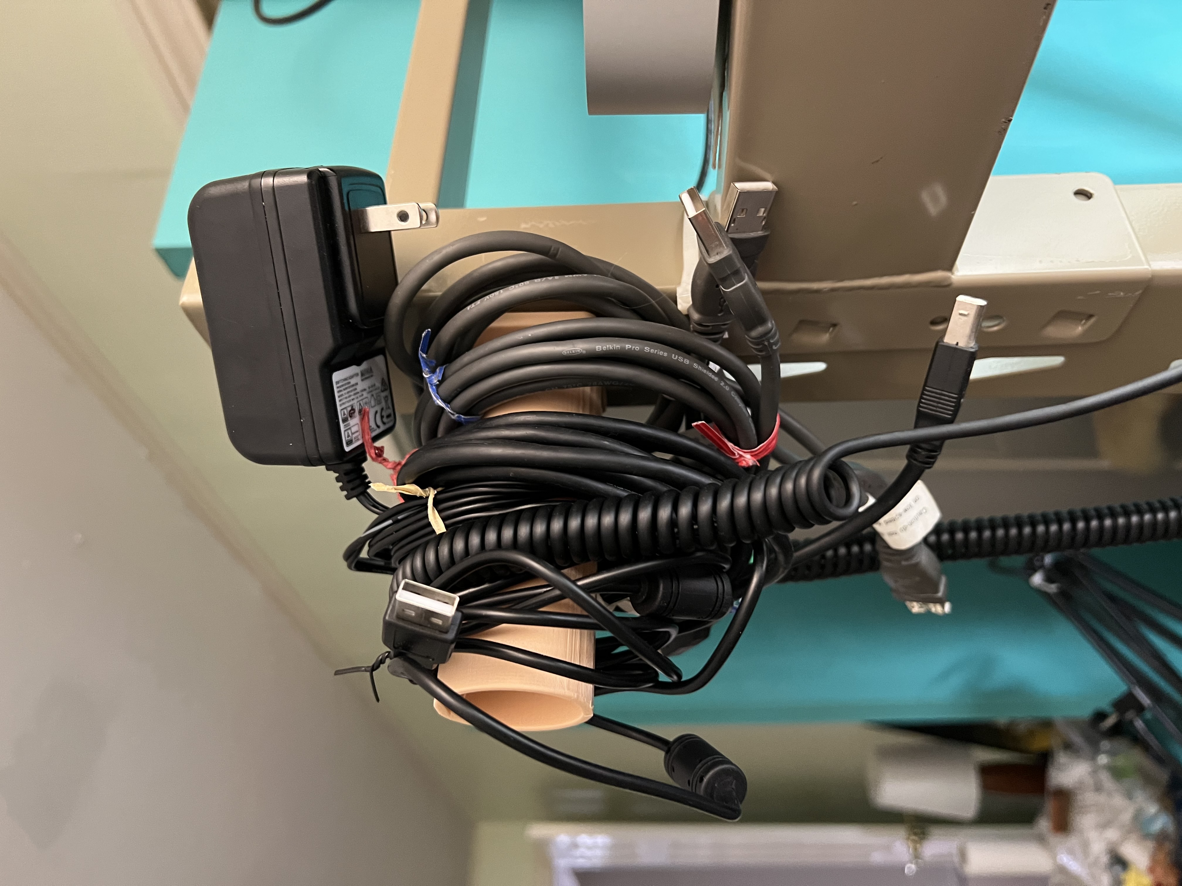 cable holder - fits on metal end frame