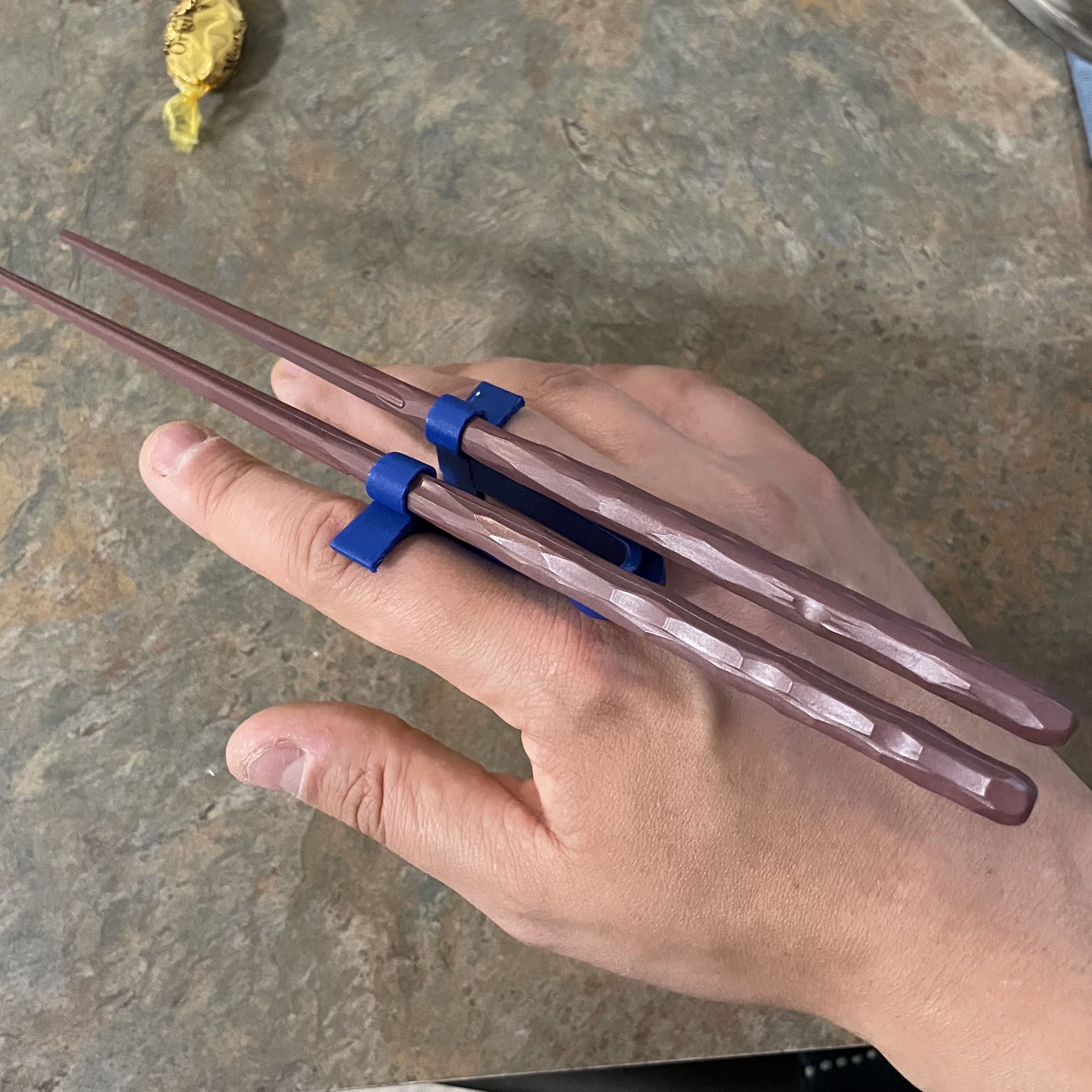 Yemek çubuğu Buddy (Sadece Plastik Aparattır!!!) Yemek çubuğu Buddy (Sadece Plastik Aparattır!!!)