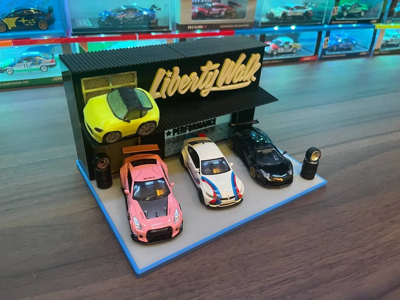 Model Art Co-branded Liberty 64 – Boîte Vitrine Garage Scène 1/64 Pour Miniatures