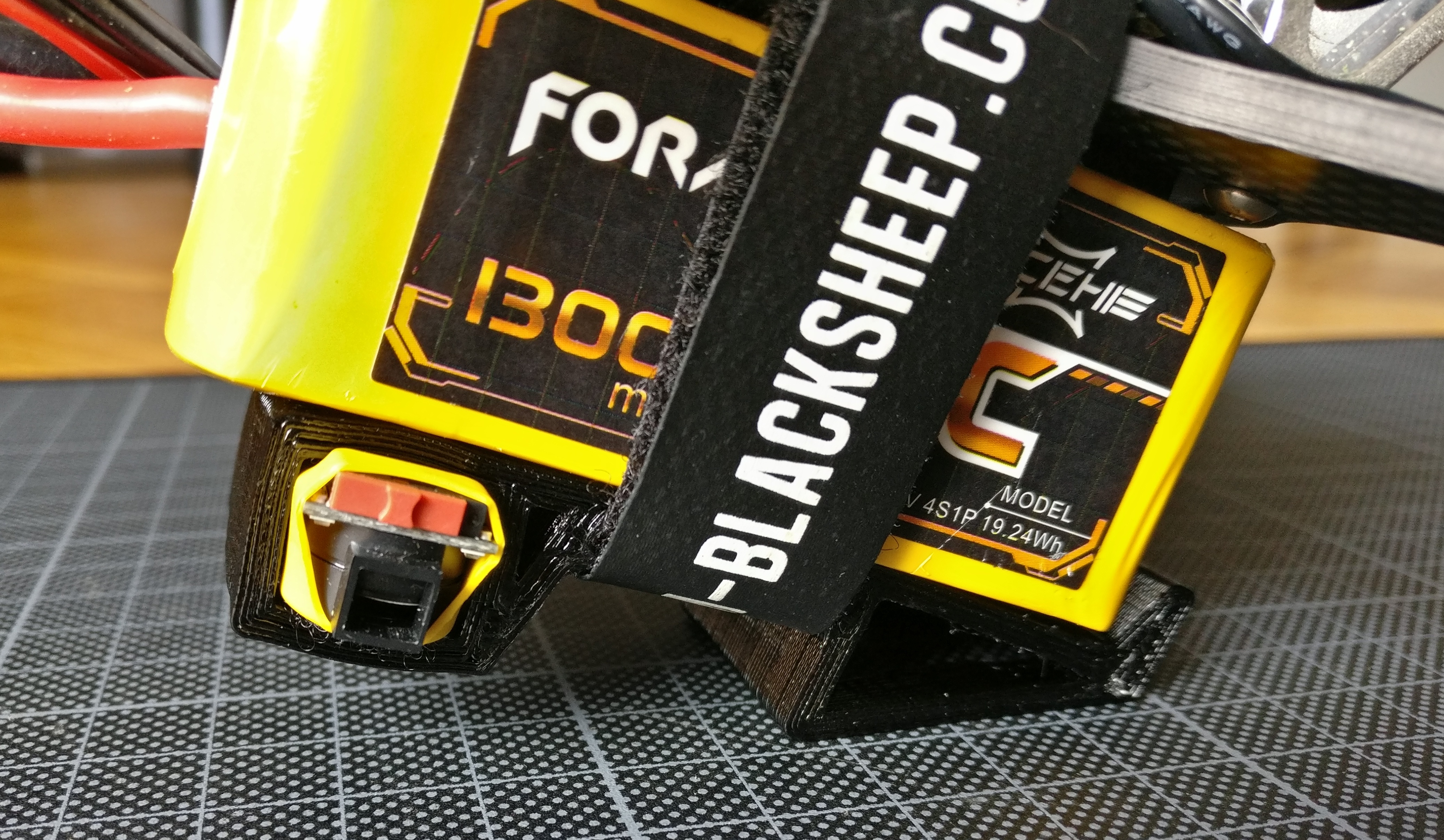 LipoGuard: TPU battery protector with slot for DroneKeeper Mini and 25° angle