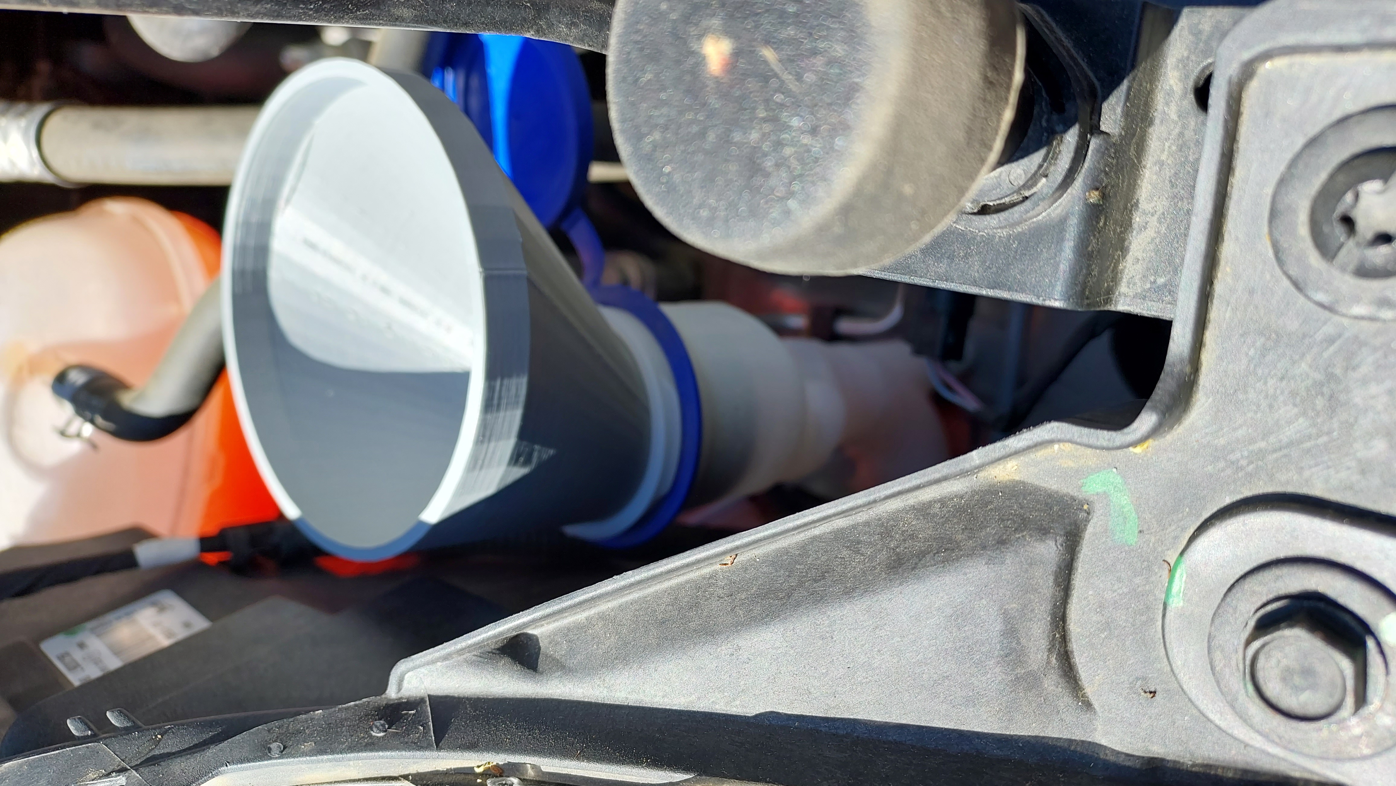 Ford Puma 2020 windshield fluid funnel