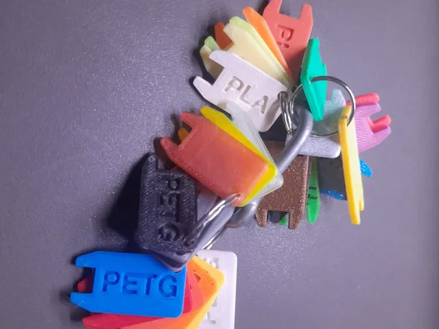 Filament swatch clips