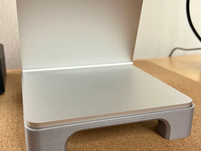 Apple Studio Display (2022) Raiser