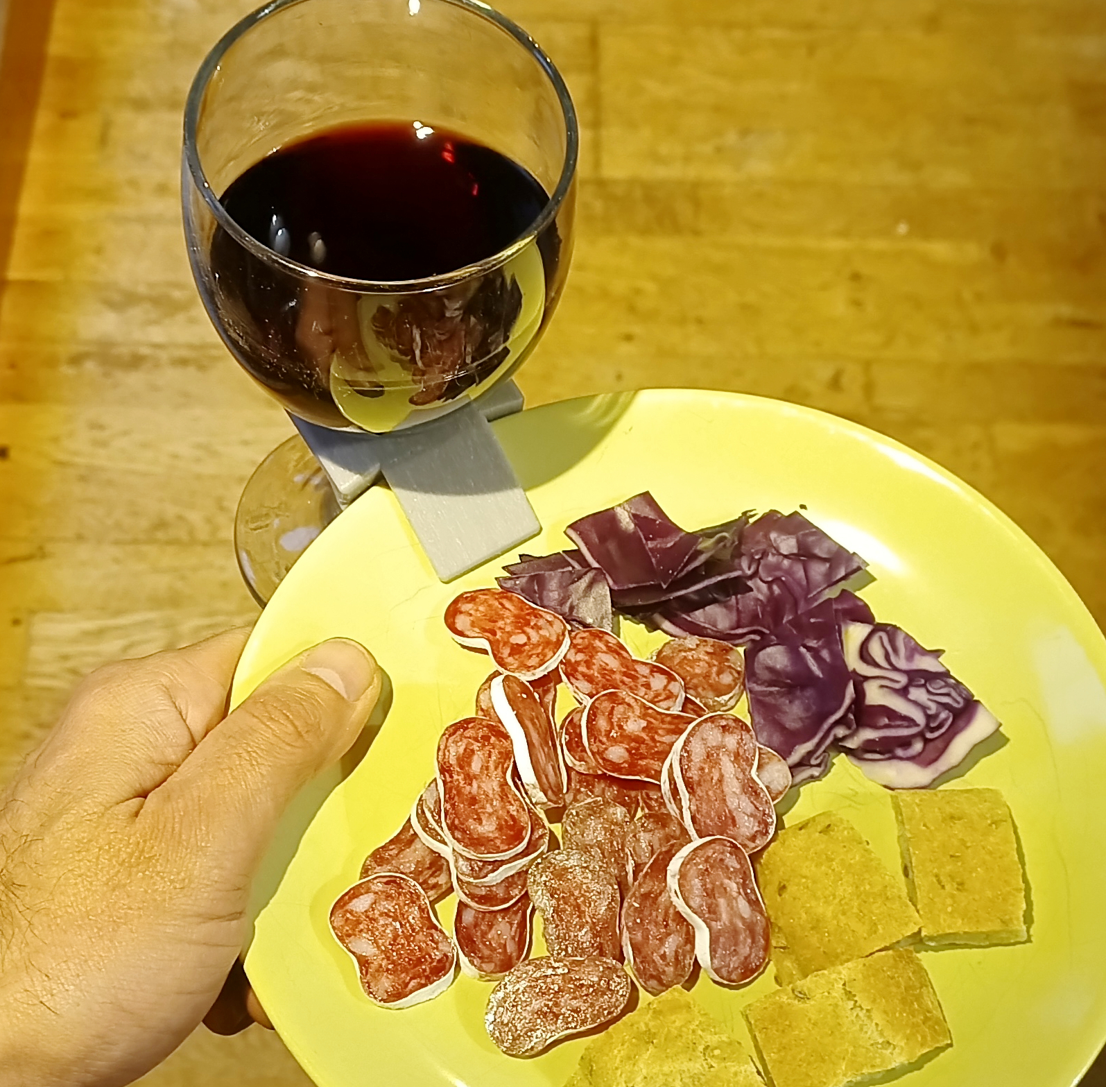 Party Clip — Clip-On Wine Glass Holder for Cocktail Parties