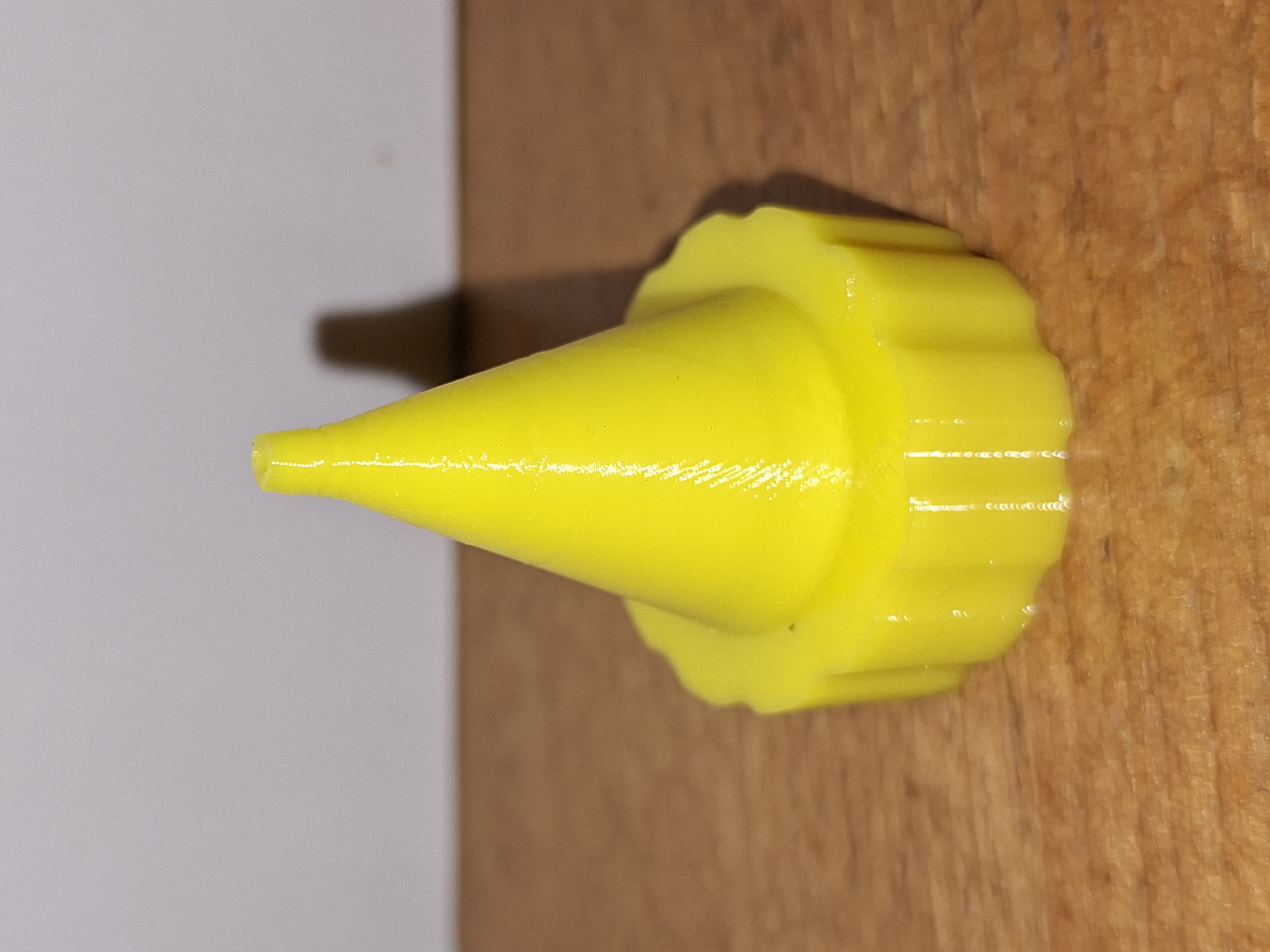 Spitztülle für kleine Kunststoff-Flaschen