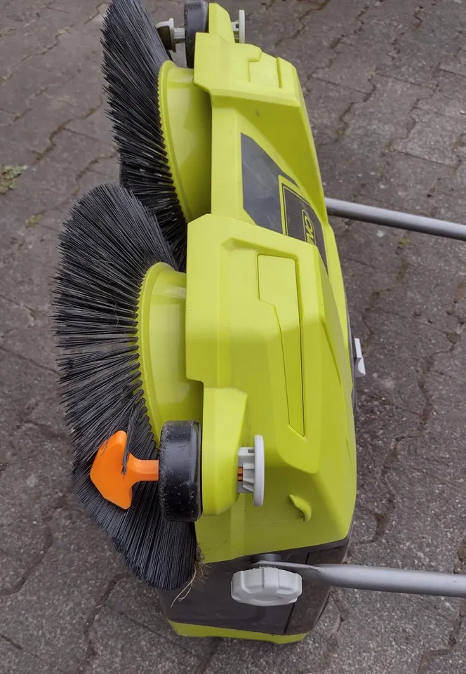 Cordless discount debris sweeper