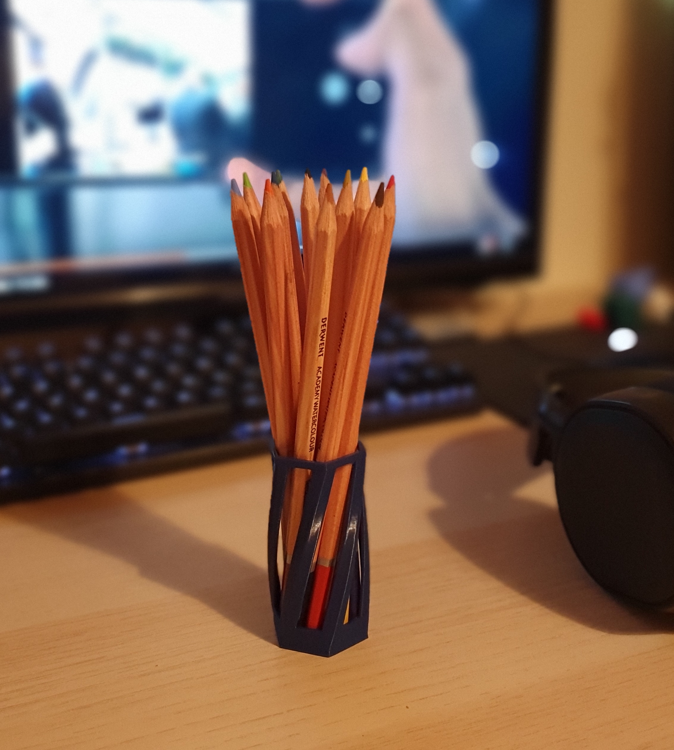 Small Hexaganol Pencil Pot